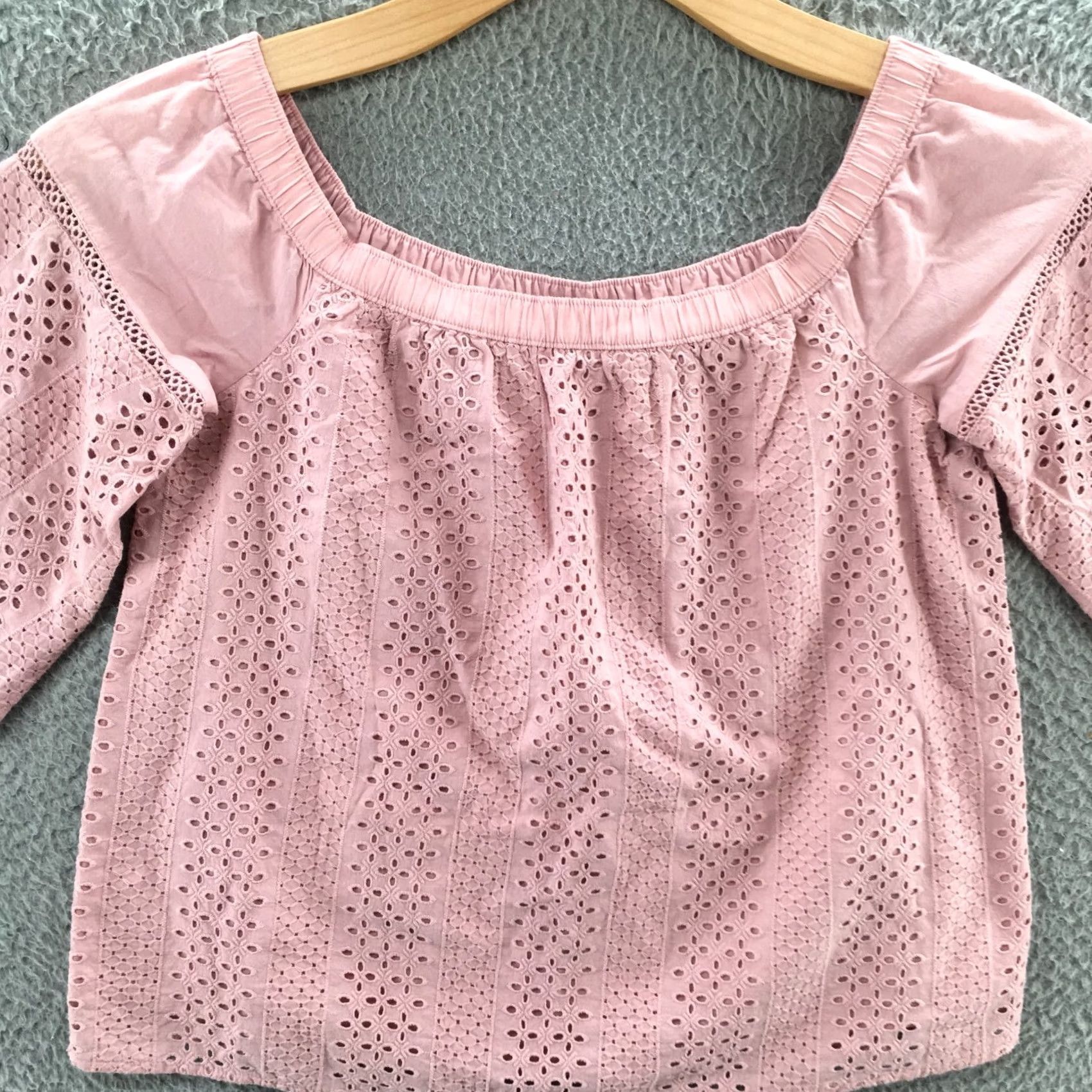 Abercrombie & Fitch Abercrombie & Fitch Off The Shoulder Blouse Top Womens S Pink Eyelet Boho Casual Shirt Short Sleeve Bell Sleeve Regular Fit Womens Size S / US 4 / IT 40 - 2 Thumbnail