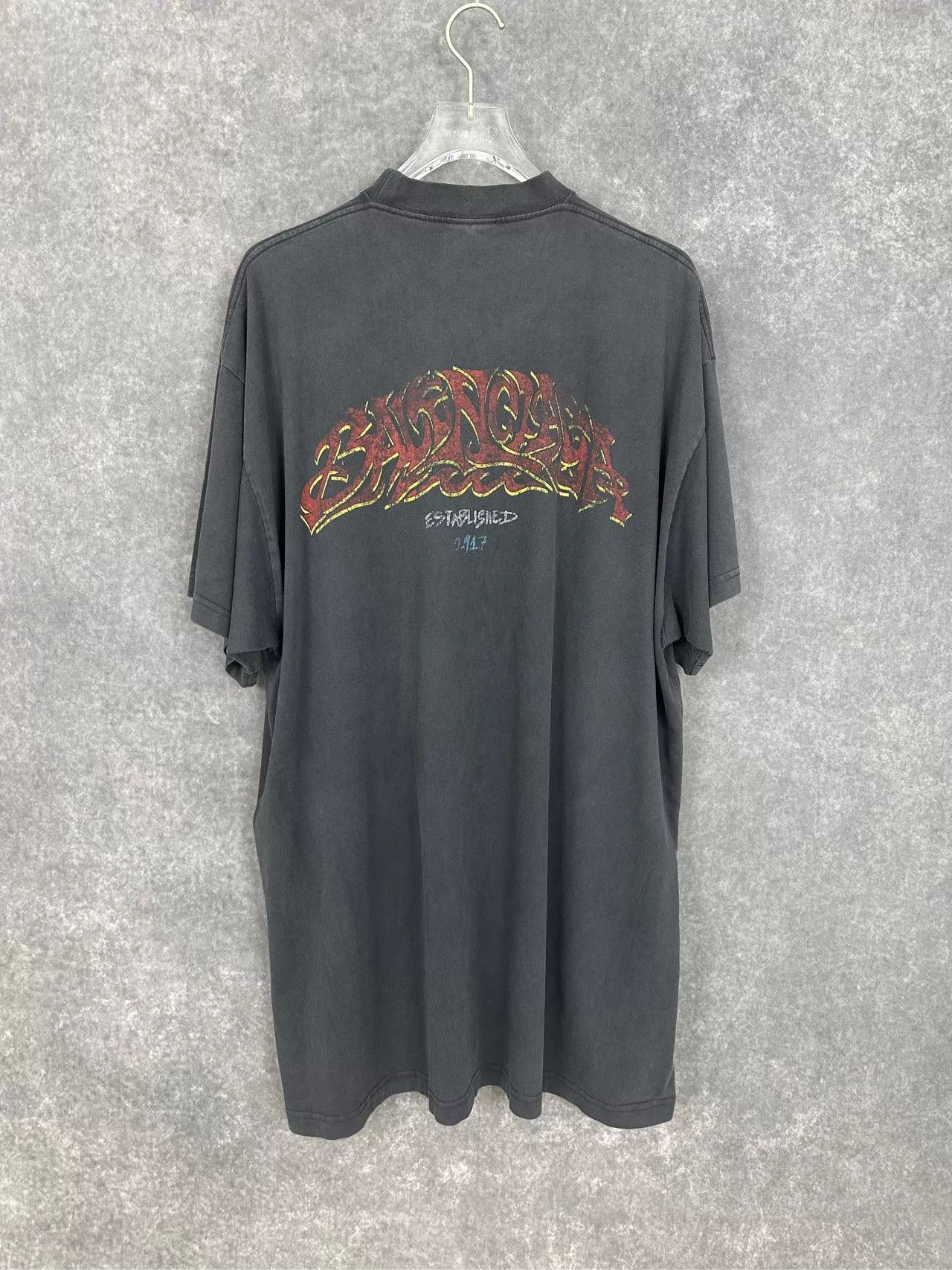 Balenciaga Balenciaga Distressed Printed Logo S/S Tee Size 2 Size XS / US 0-2 / IT 36-38 - 2 Thumbnail