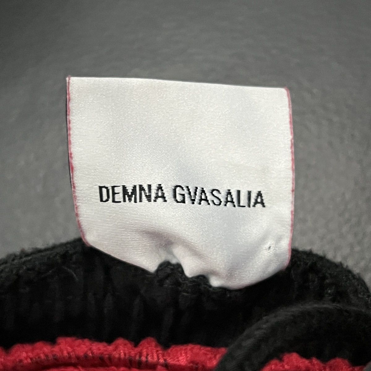 Vetements Vetements SS20 Devanagari Logo Asym Patchwork Jogger Pants Size US 30 / EU 46 - 23 Thumbnail