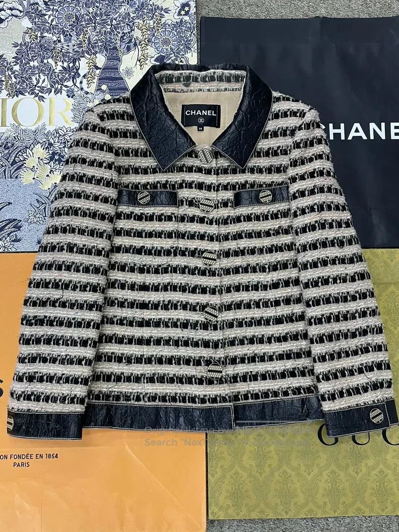 Chanel Chanel Egyptian series black and gold leather striped jack Size XS / US 0-2 / IT 36-38 - 1 Thumbnail