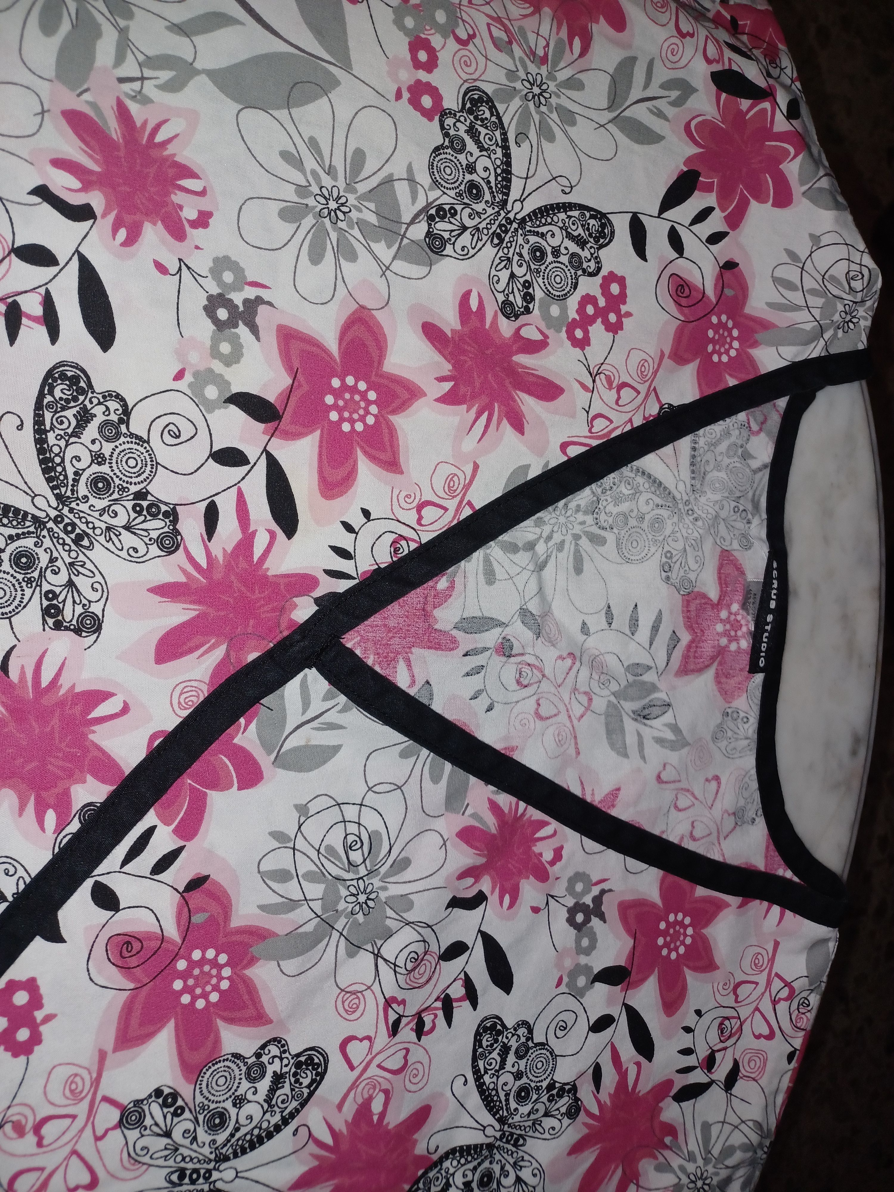 Other Scrub Studio Women's Scrub Top SZ 2-3XL Butterflies Size XXL / US 16-18 / IT 52-54 - 1 Thumbnail