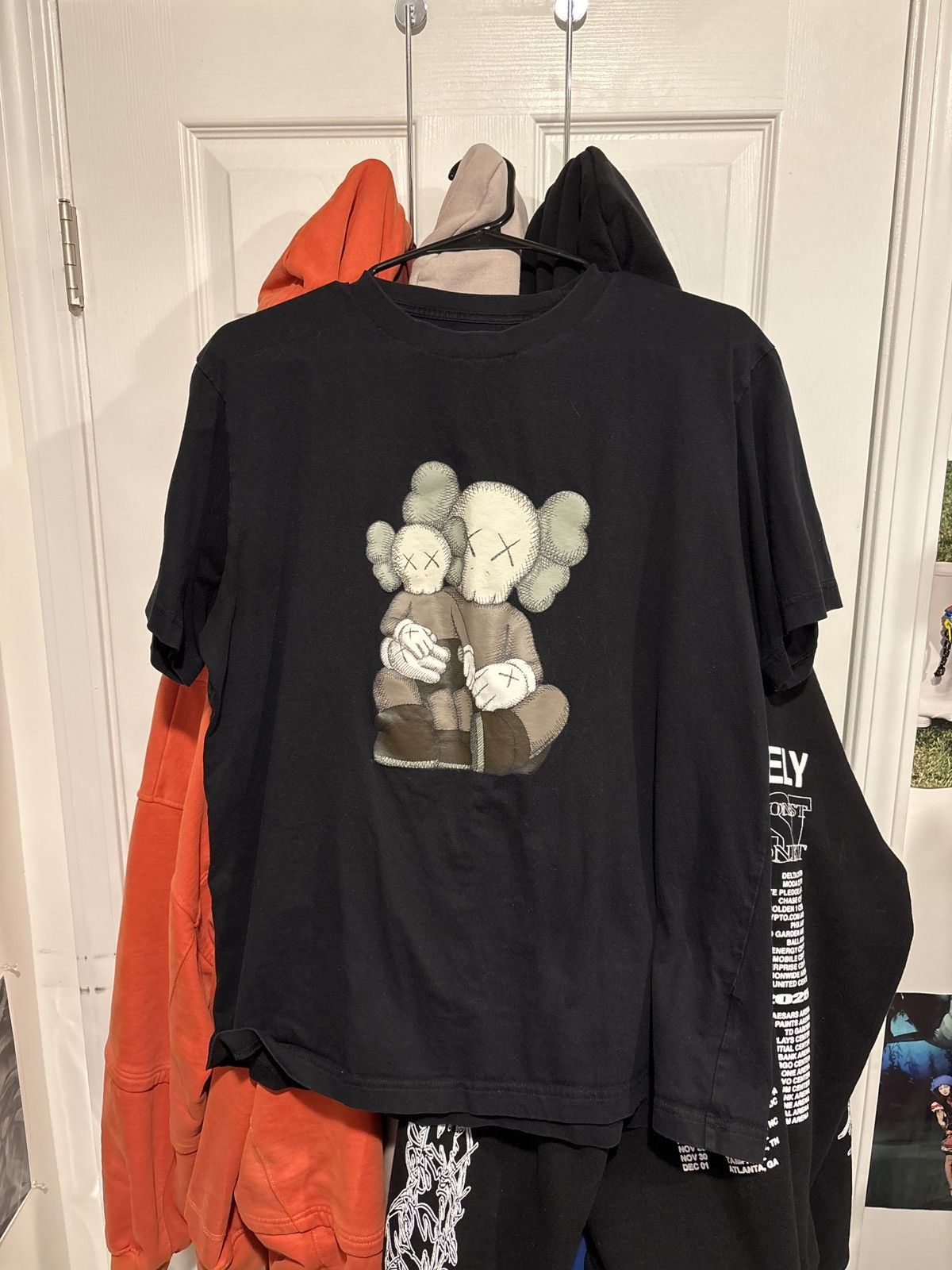 Kaws × Uniqlo Black Uniqlo X Kaws Tee Size US L / EU 52-54 / 3 - 1 Thumbnail