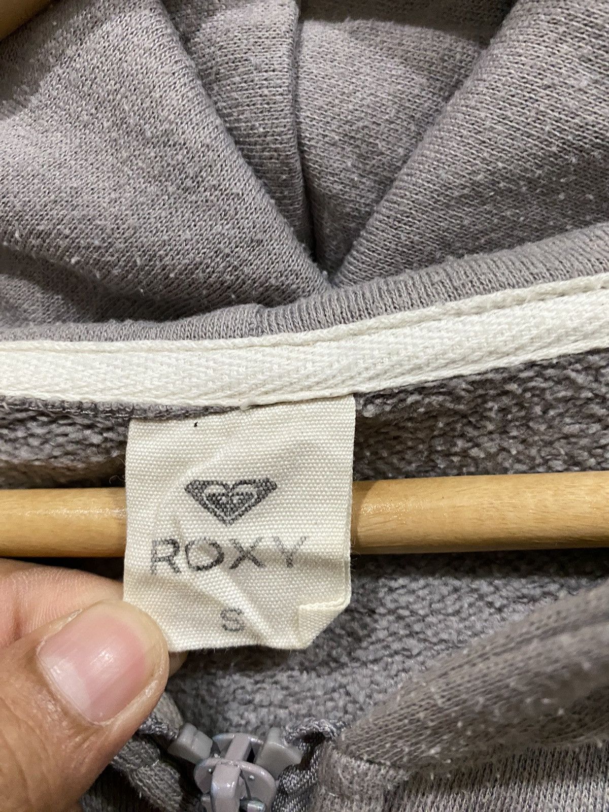 Vintage Vintage Roxy Spell Out Zipper Hoodies Size M / US 6-8 / IT 42-44 - 4 Thumbnail