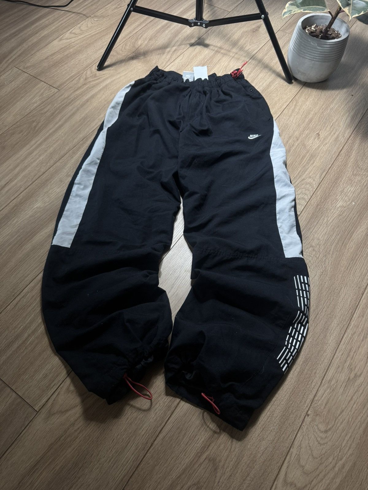 Nike Nike Vintage Black Oversized Y2k Streetwear Usa Rare Pants Size US 32 / EU 48 - 1 Thumbnail