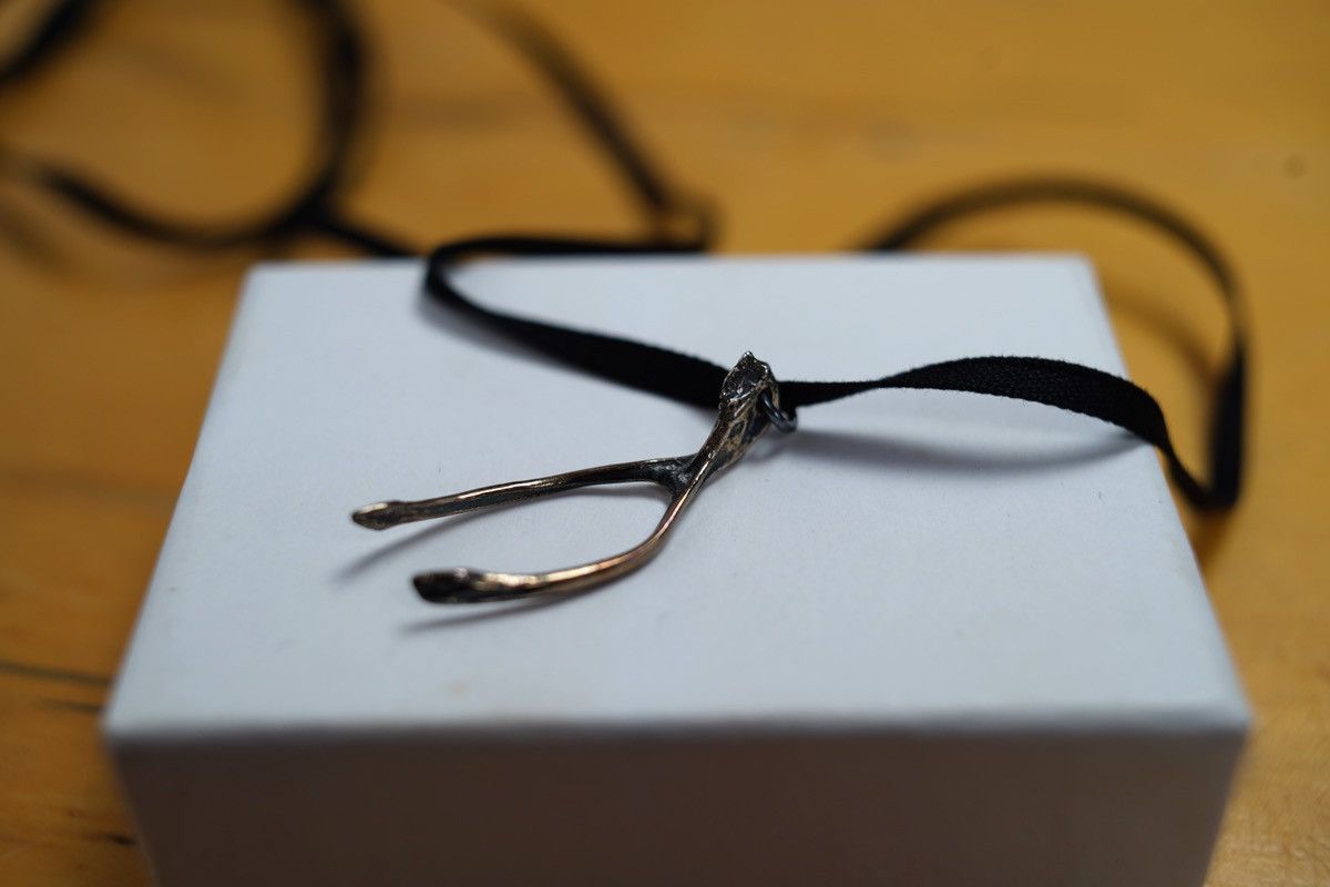 Ann Demeulemeester Ann Demeulemeester silver Wishbone necklace Size ONE SIZE - 3 Thumbnail