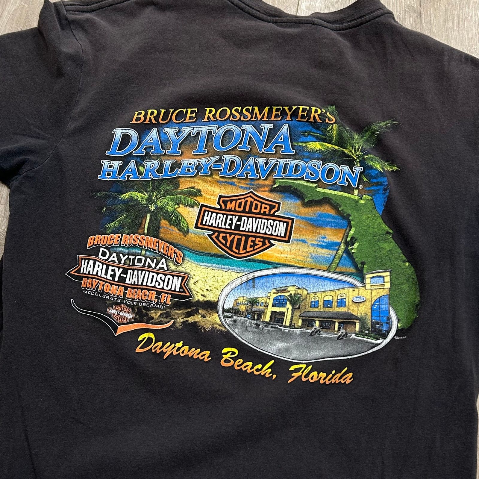 Harley Davidson 2017 Harley Davidson Skeleton Hand Daytona Tee Gray Medium M Size US M / EU 48-50 / 2 - 2 Thumbnail