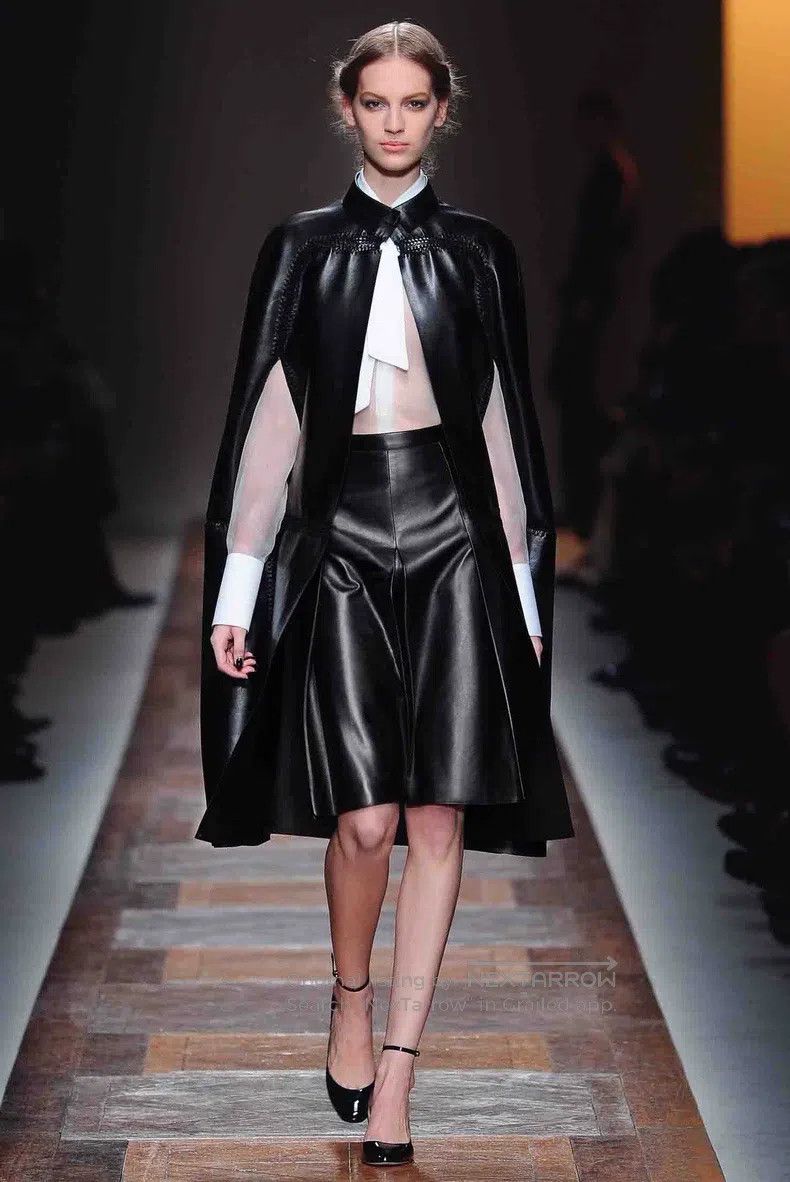 Valentino Valentino Genuine leather elegant cape Size S / US 4 / IT 40 - 1 Thumbnail