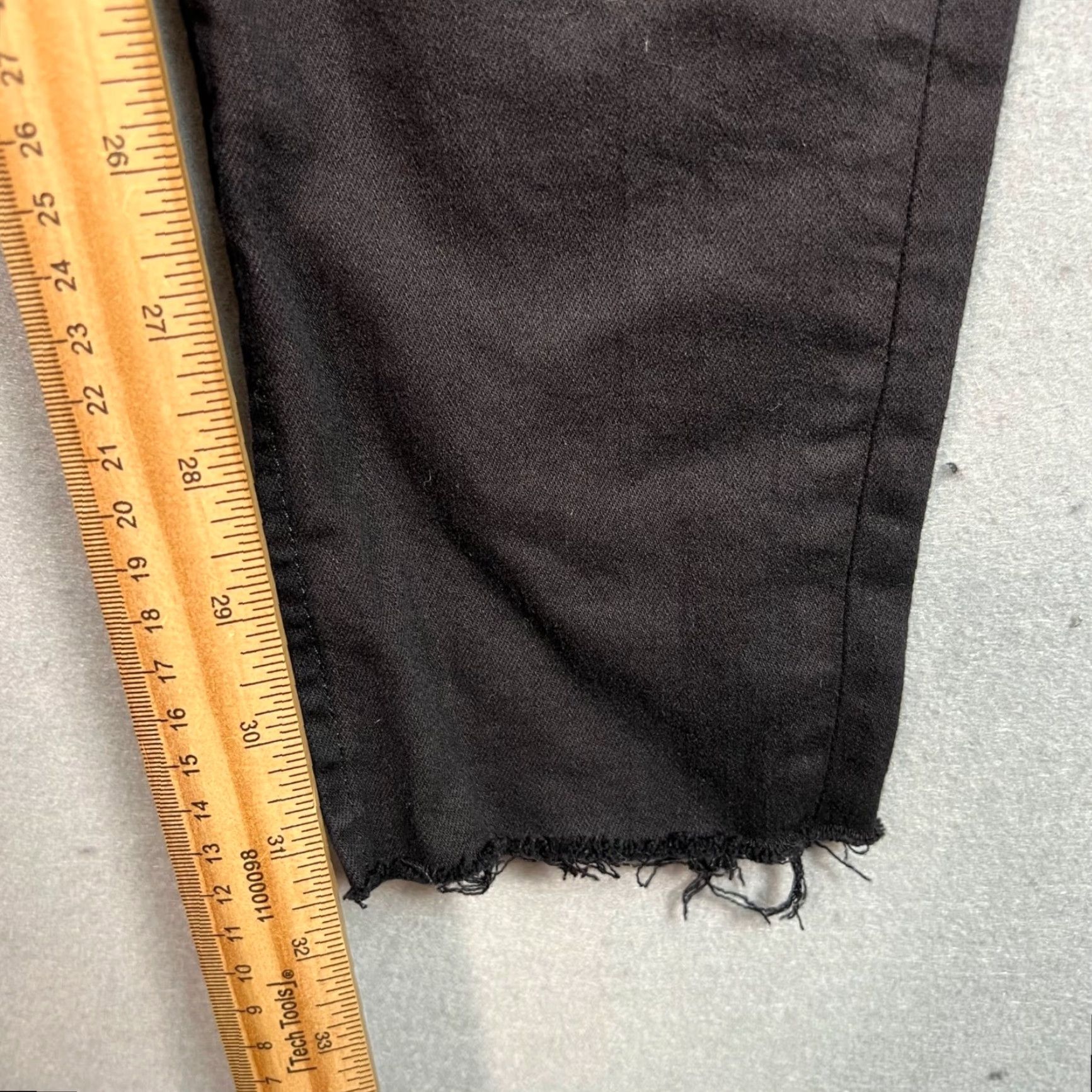 Frame VINTAGE FRAME Womens Skinny Black Denim Jeans Distressed Split Hem Size 28 Cotton Blend Denim 31.5 Inseam Womens Shoes? Size 28" / US 6 / IT 42 - 7 Thumbnail