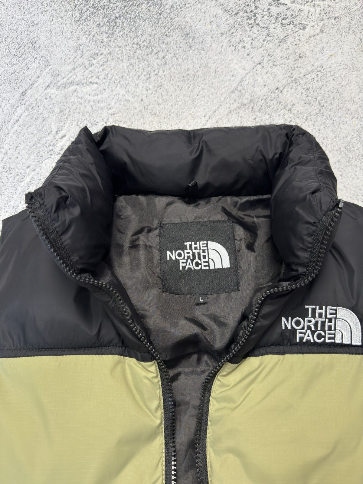 The North Face Vintage The North Face 700 Puffer Vest Size US L / EU 52-54 / 3 - 8 Thumbnail