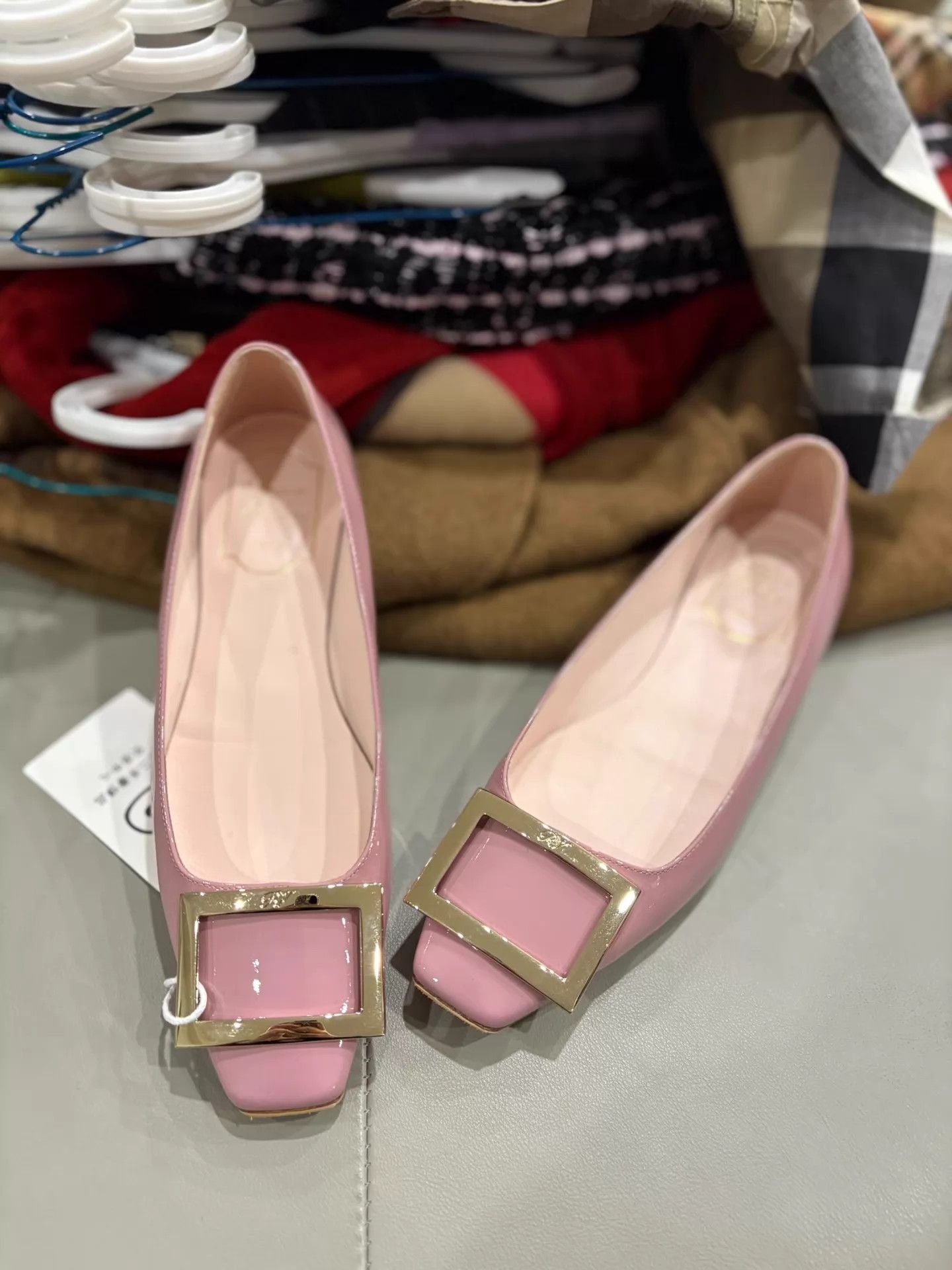 Roger Vivier RV sakura pink & champagne gold patent leather mule Size US 6 / IT 36 - 5 Thumbnail