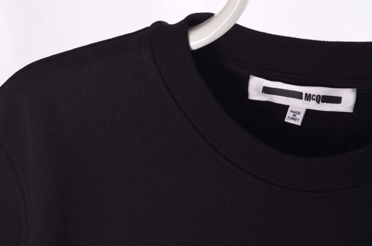 Alexander McQueen Alexander McQueen MCQ Black Crewneck Logo sz S Size US S / EU 44-46 / 1 - 3 Thumbnail