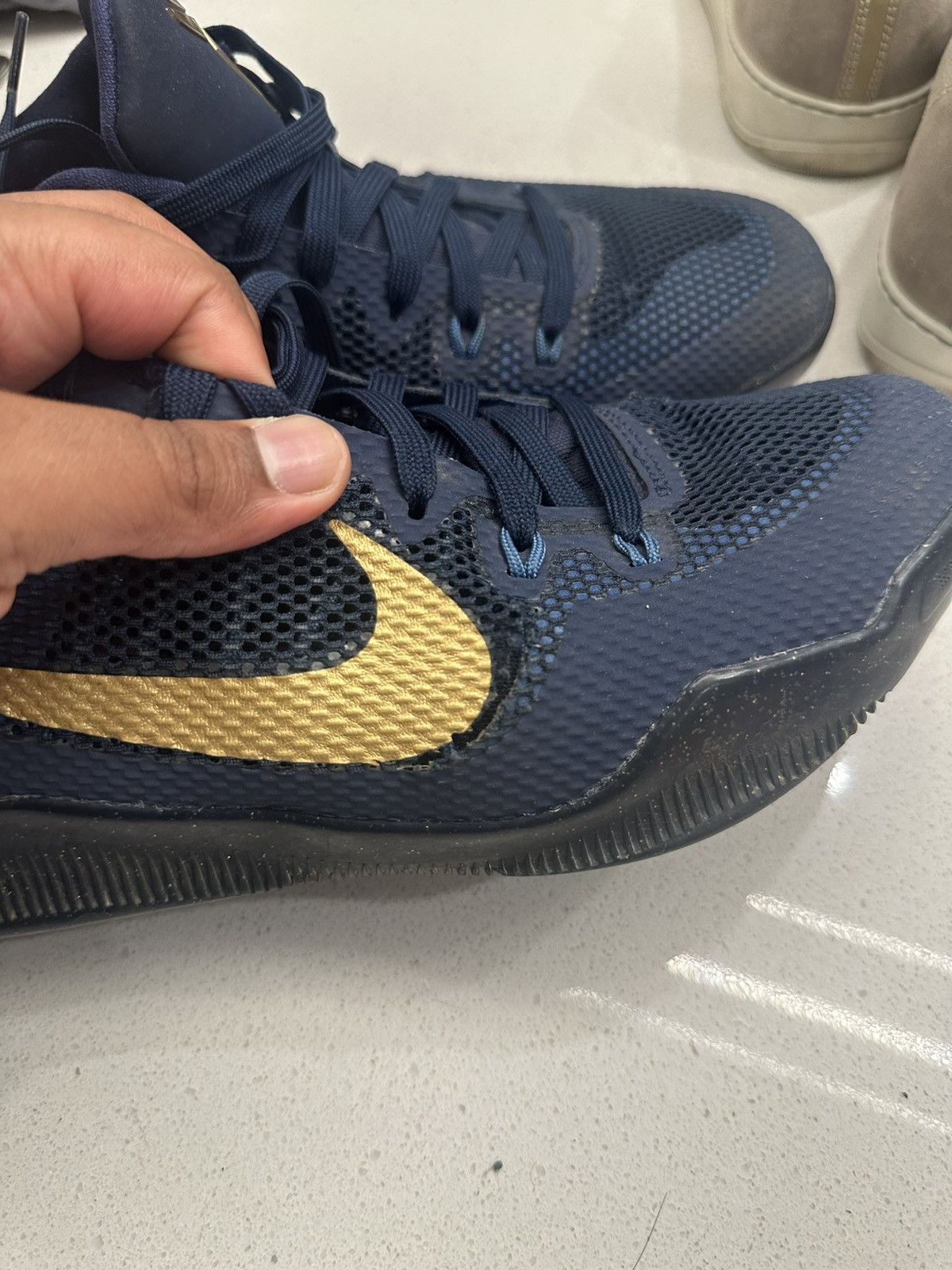 Nike Nike Kobe 11 EM Low Phillipines Size US 10.5 / EU 43-44 - 9 Thumbnail