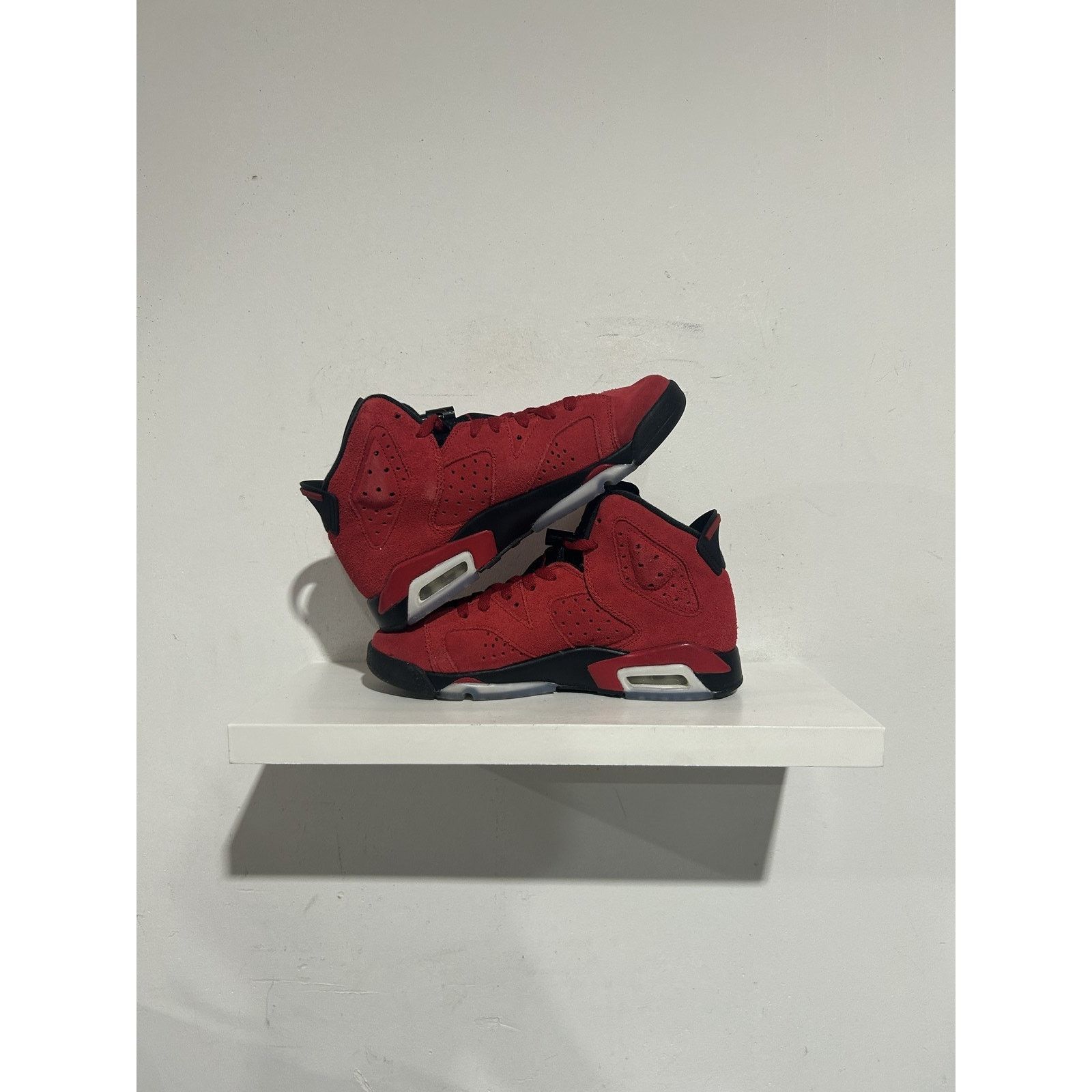 Nike NIKE JORDAN 6 TORO BRAVO SIZE 6Y PREOWNED Size US 6 / EU 39 - 1 Thumbnail