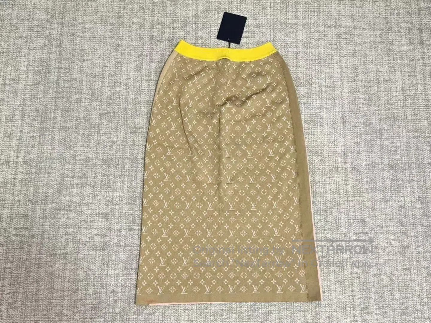 Louis Vuitton Louis Vuitton New Color Block Logo Embossed Skirt. Size 35" - 2 Thumbnail