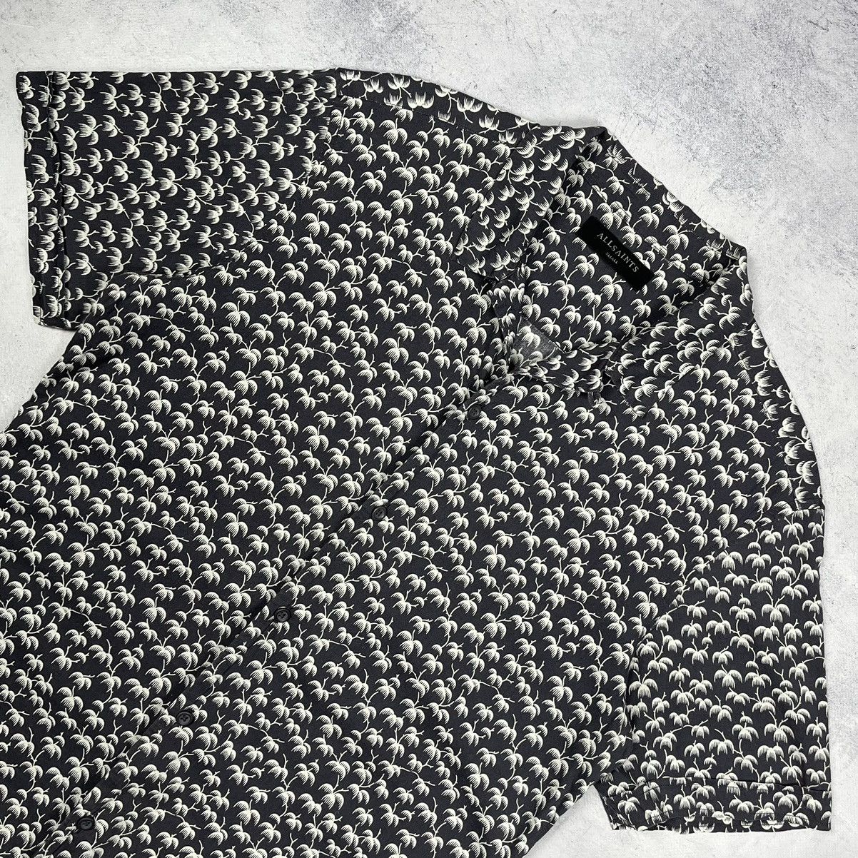 Allsaints AllSaints Salix Palm Print Short Sleeve Button Up Shirt Size US S / EU 44-46 / 1 - 7 Thumbnail