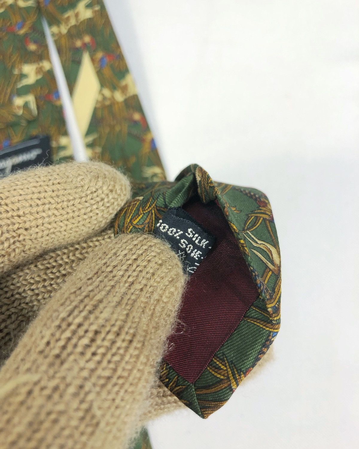 Salvatore Ferragamo Rare Vintage Salvatore Ferragamo Dog / Birds Motive Silk Tie Size ONE SIZE - 9 Thumbnail