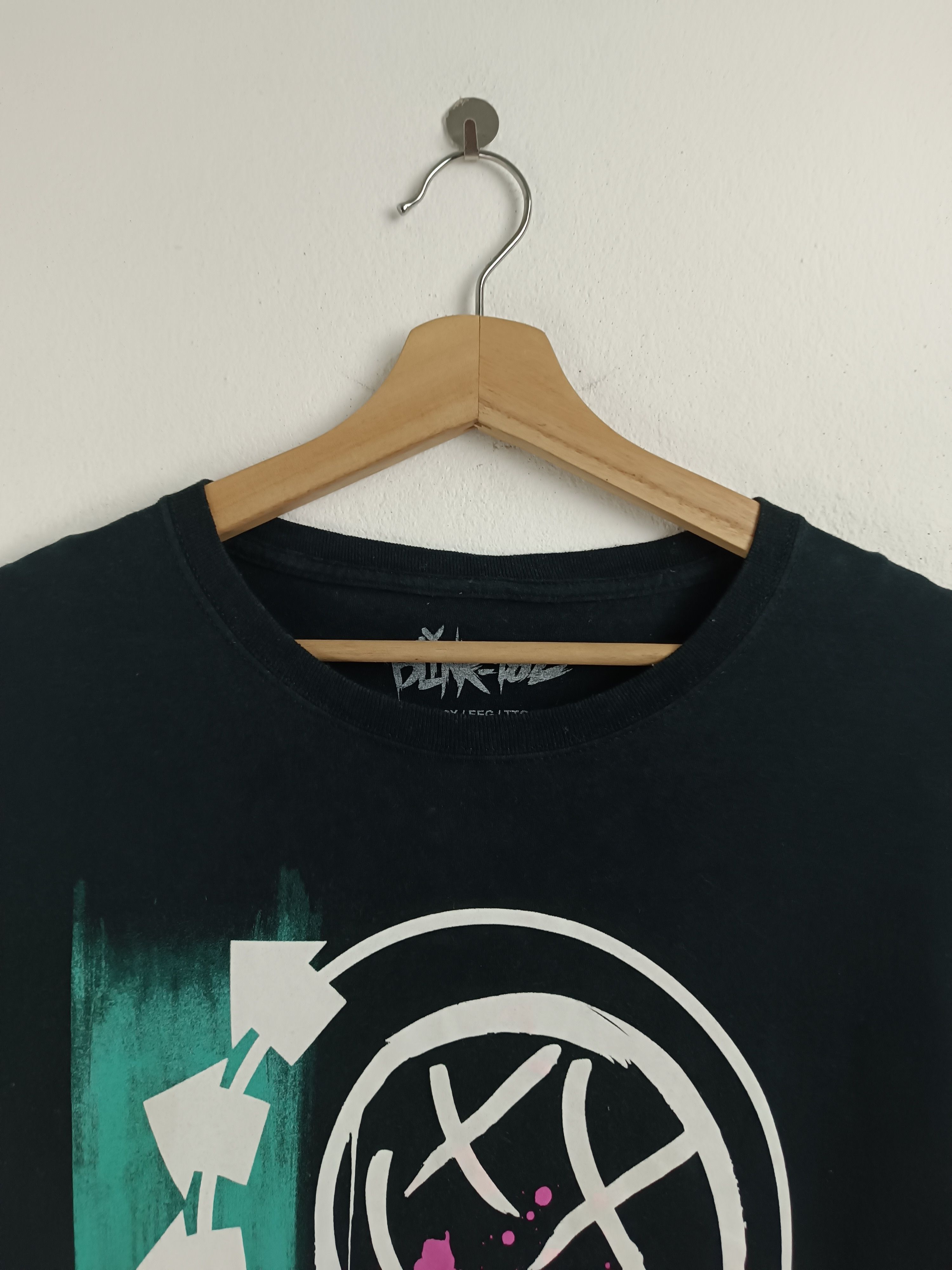 Band Tees VINTAGE BLINK 182 SMILEY FACE LOGO TEE PUNK TRAVIS SUM 41 Size US XL / EU 56 / 4 - 9 Thumbnail
