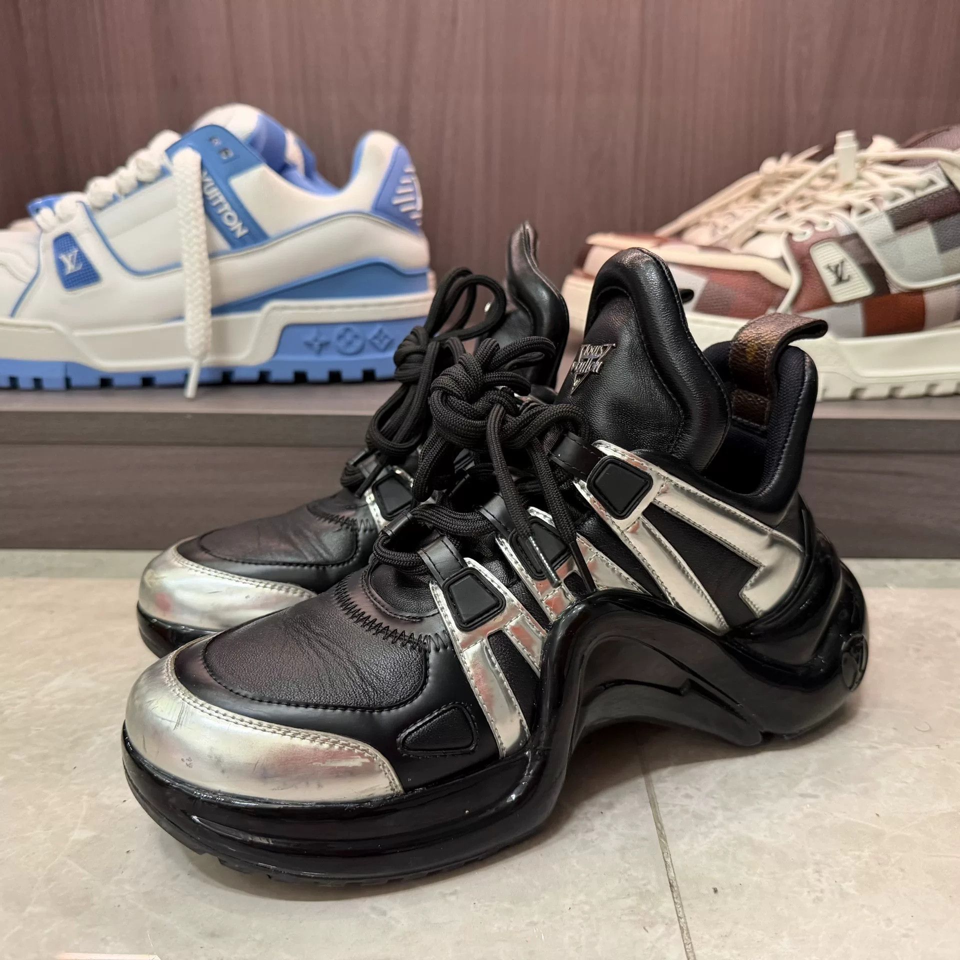 Louis Vuitton Louis Vuitton Patent Black Lowtop Sneakers us_5 Women Size US 5 / IT 35 - 1 Thumbnail