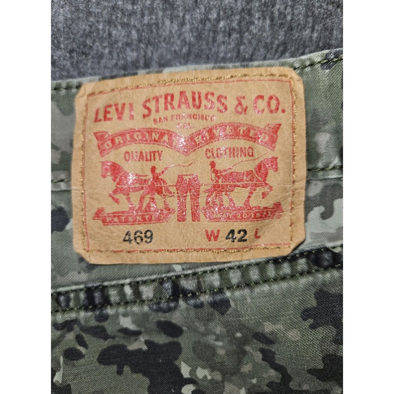 Levi's Levi's Bermuda Shorts Mens 42 Green Camouflage Denim Relaxed 5-Pocket Pockets Summer Casual Bermuda Shorts Size US 42 / EU 58 - 7 Thumbnail