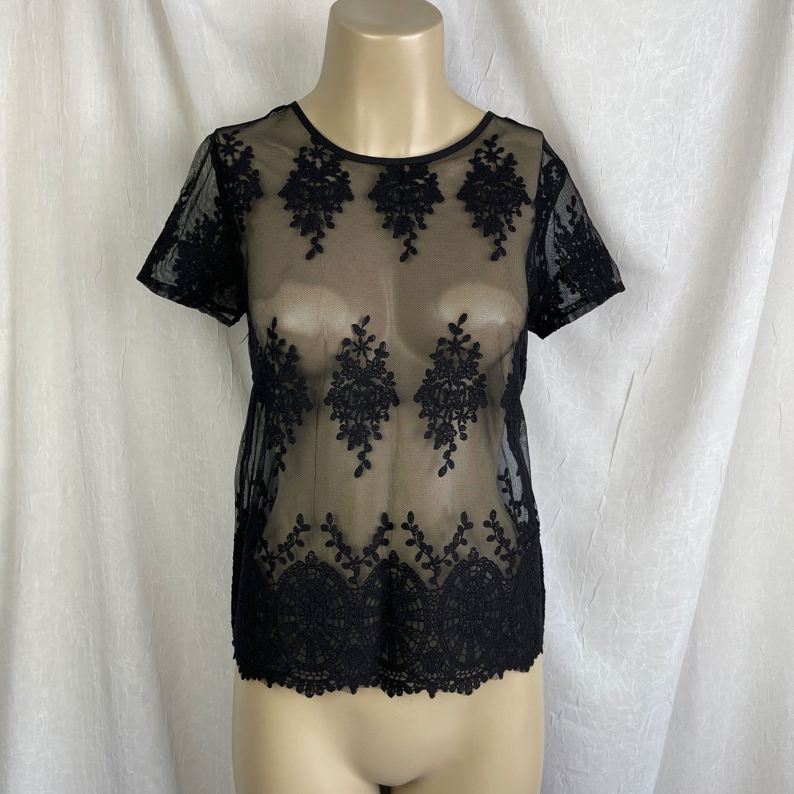 Forever 21 Black Sheer Mesh Lace T Shirt Scalloped Hem Forever 21 Small Size S / US 4 / IT 40 - 1 Thumbnail