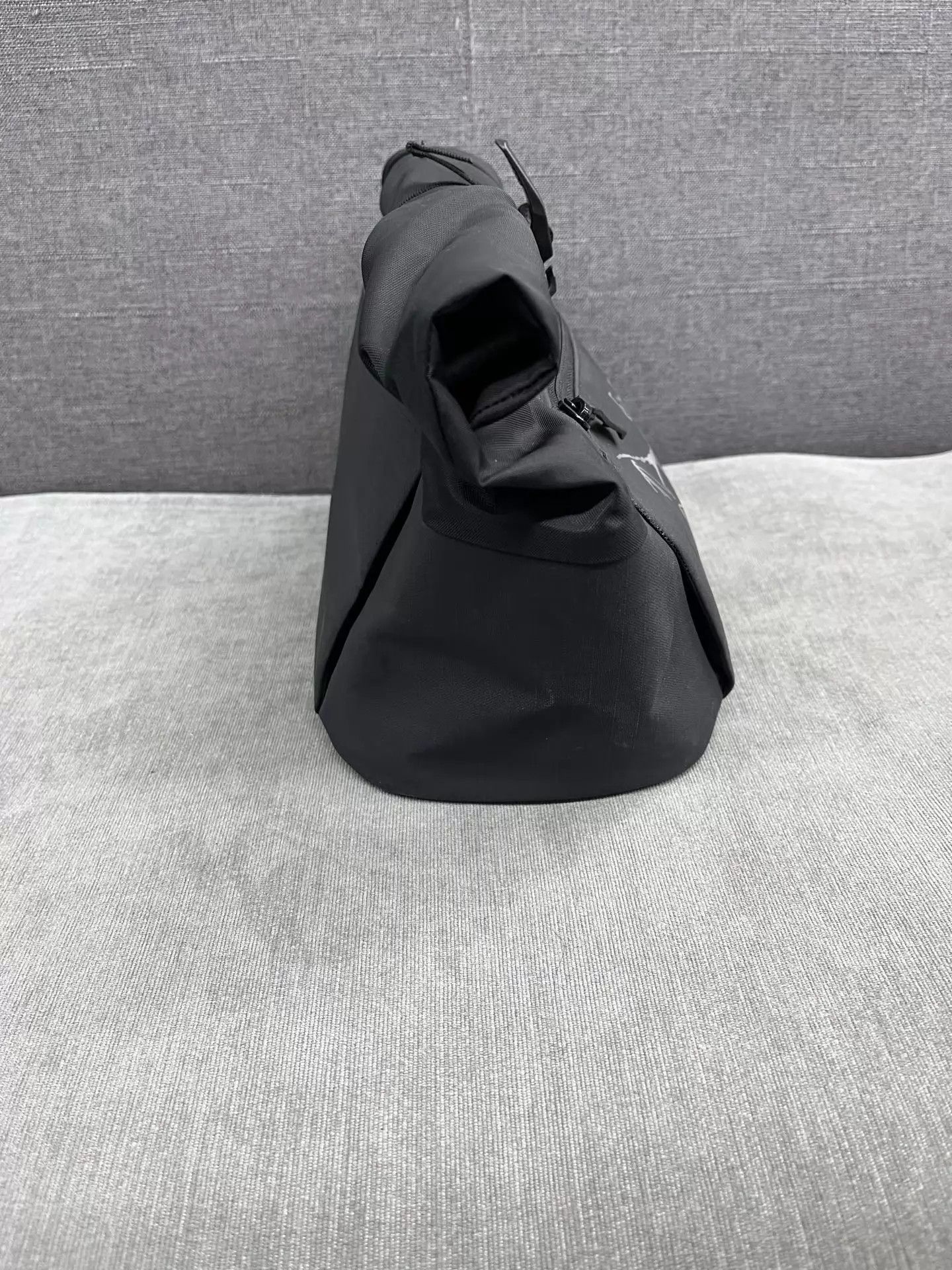 Arc'teryx Arcteryx Waterproof Minimalist Nylon Handbag Large Size ONE SIZE - 2 Thumbnail