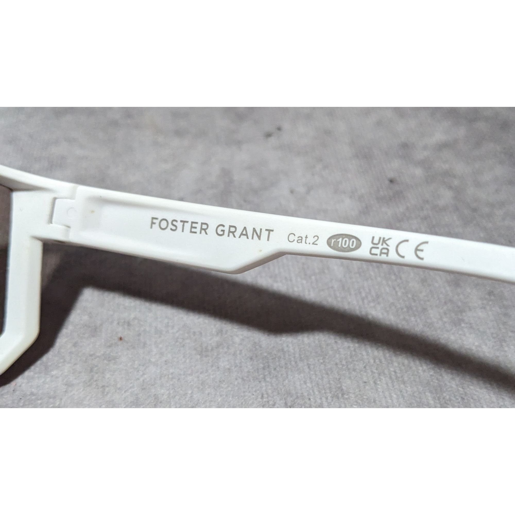 Foster Grant Foster Grant Sporty White Shield Glasses With Body Glove Cas Size ONE SIZE - 9 Thumbnail