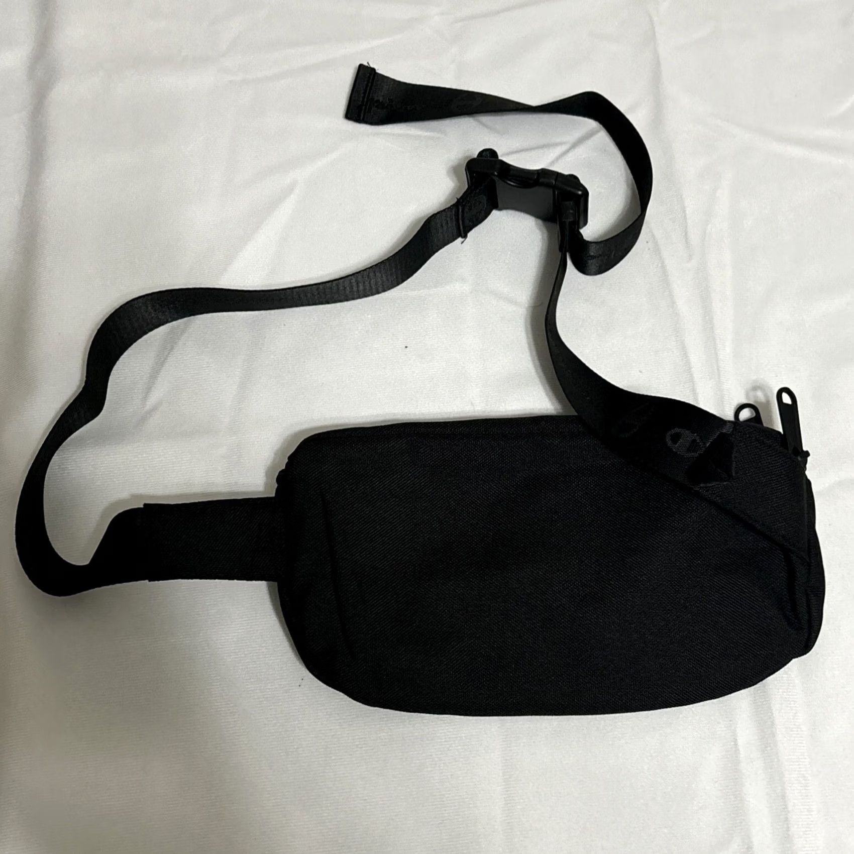 Champion Champion Crossbody Fanny Pack Oversized Embroidered Black Waist Bag Men Large 90s Sports Logo Pacific Size ONE SIZE - 5 Thumbnail