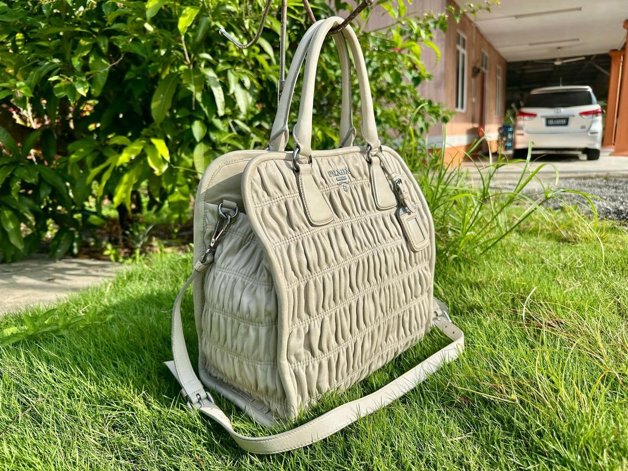 Prada Authentic Prada Nappa Gaufre Lambskin White Giacchio Tote Size ONE SIZE - 3 Thumbnail