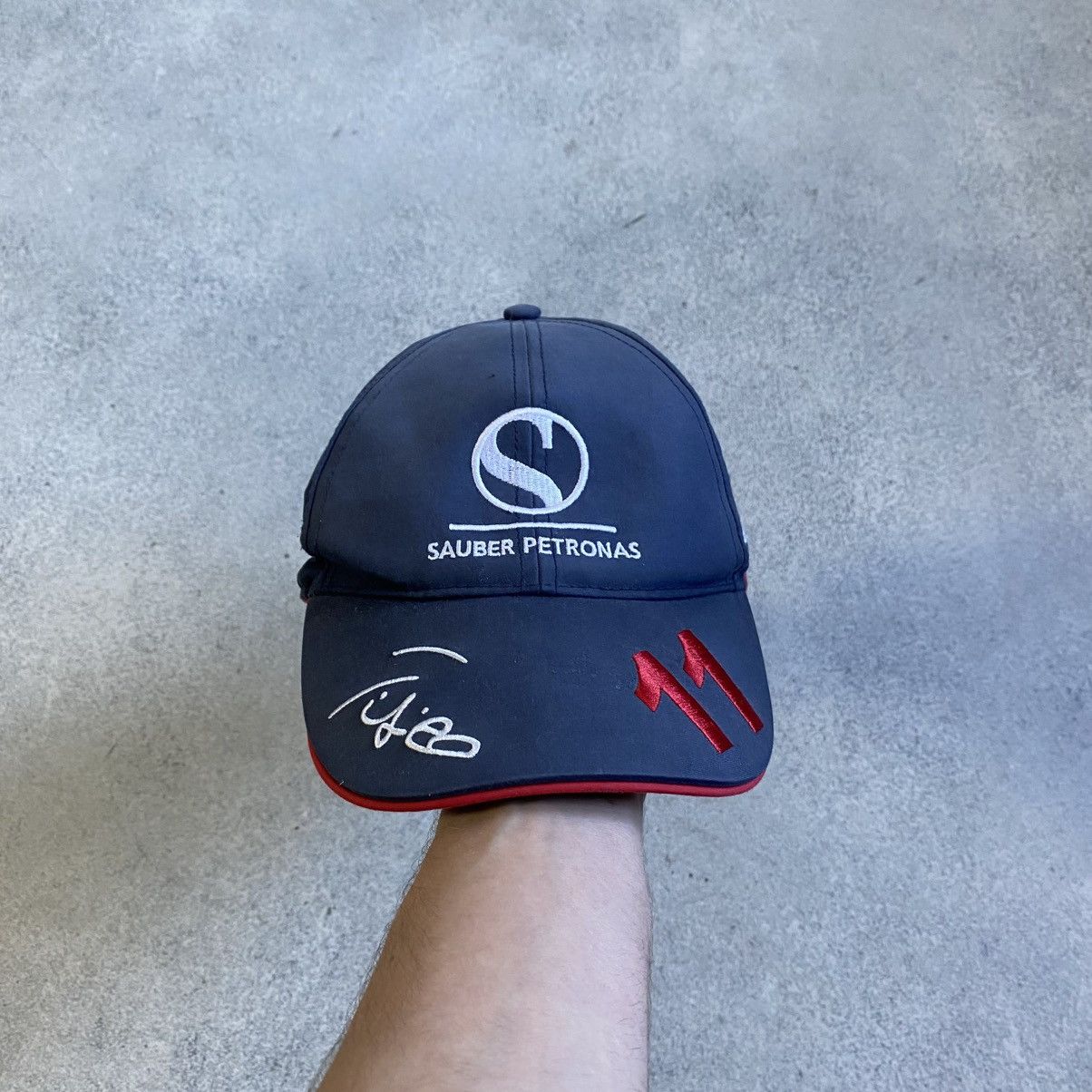 Formula 1 Vintage Red Bull Sauber Petronas Cap Size ONE SIZE - 1 Thumbnail