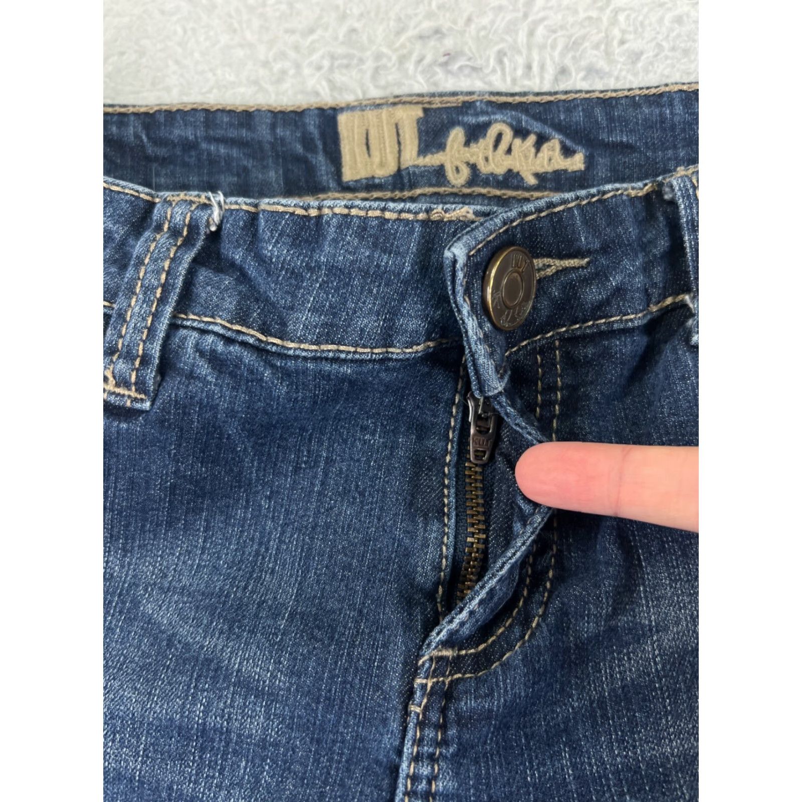 Vintage KUT from the Kloth Jeans Women 8 Blue Denim Bootcut Low Rise 30x30 Cotton Distressed Embroidered Logo Regular 30 in Inseam Size 30" / US 8 / IT 44 - 5 Thumbnail