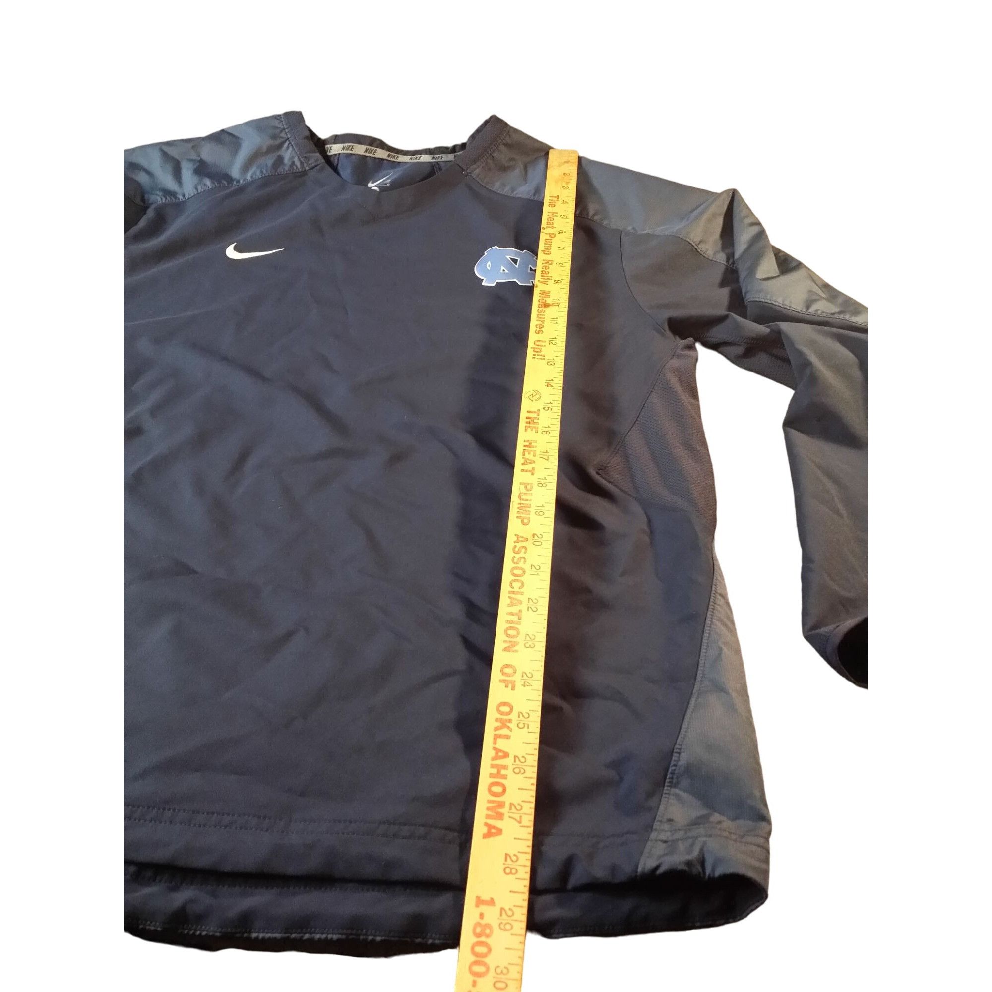 Nike Nike UNC Pullover Men Sz L North Carolina Tarheels Two Tone Size US L / EU 52-54 / 3 - 3 Thumbnail