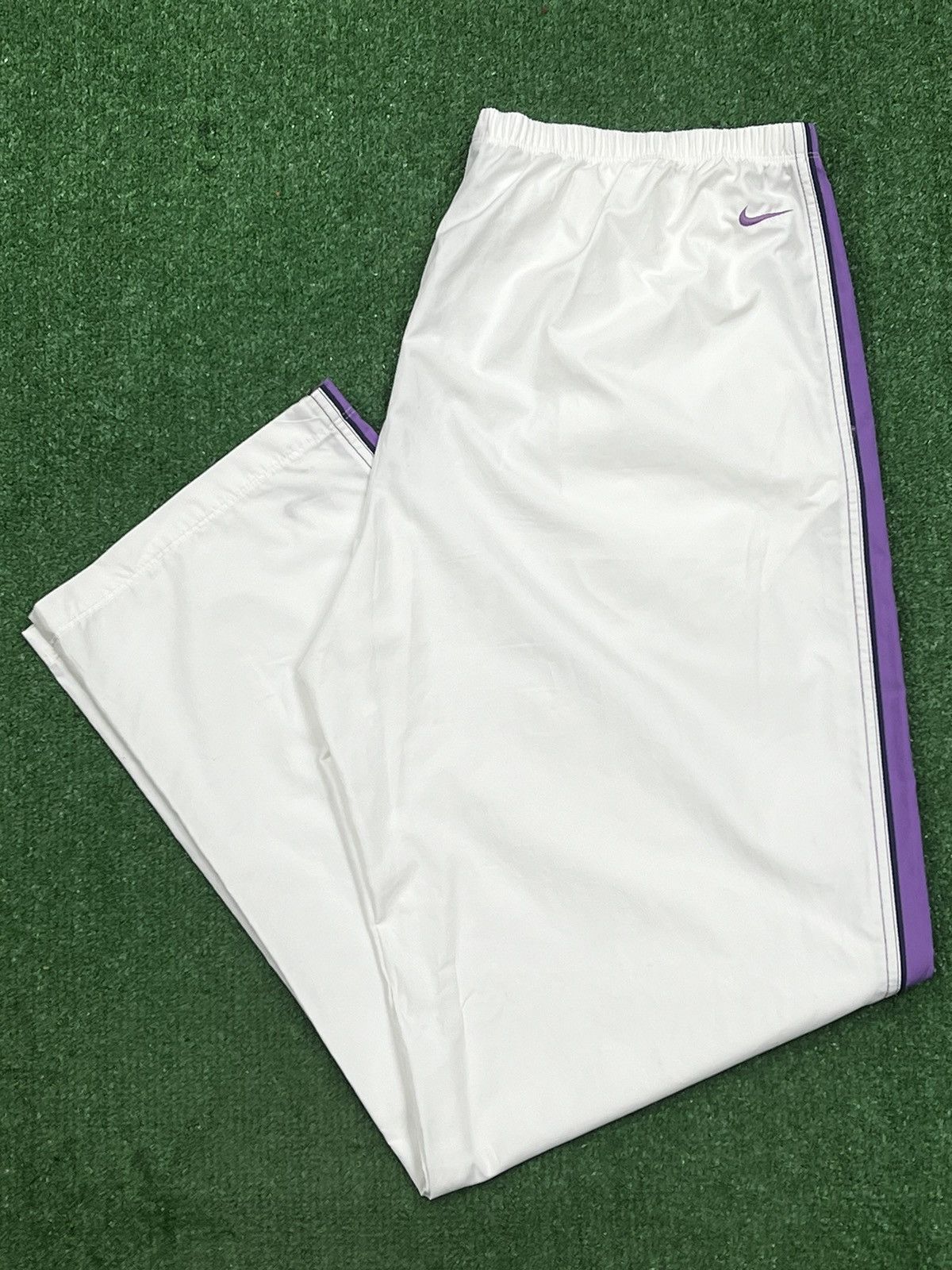 Nike Vintage Y2k Nike Silver Tag Swoosh Side Stripe Joggers Size 38" / US 16 / IT 52 - 1 Thumbnail