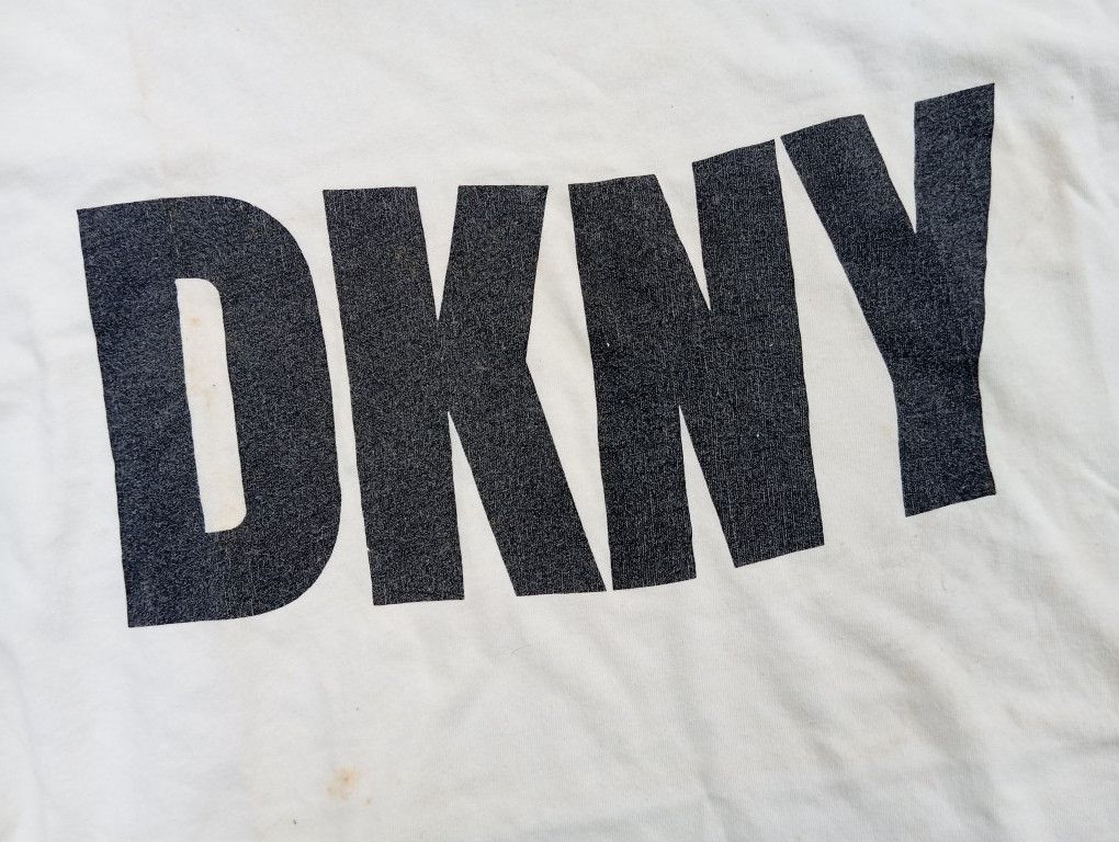 DKNY × Vintage VTG DKNY 😎 Tshirt Fashion Designer Spellout Size US L / EU 52-54 / 3 - 1 Thumbnail