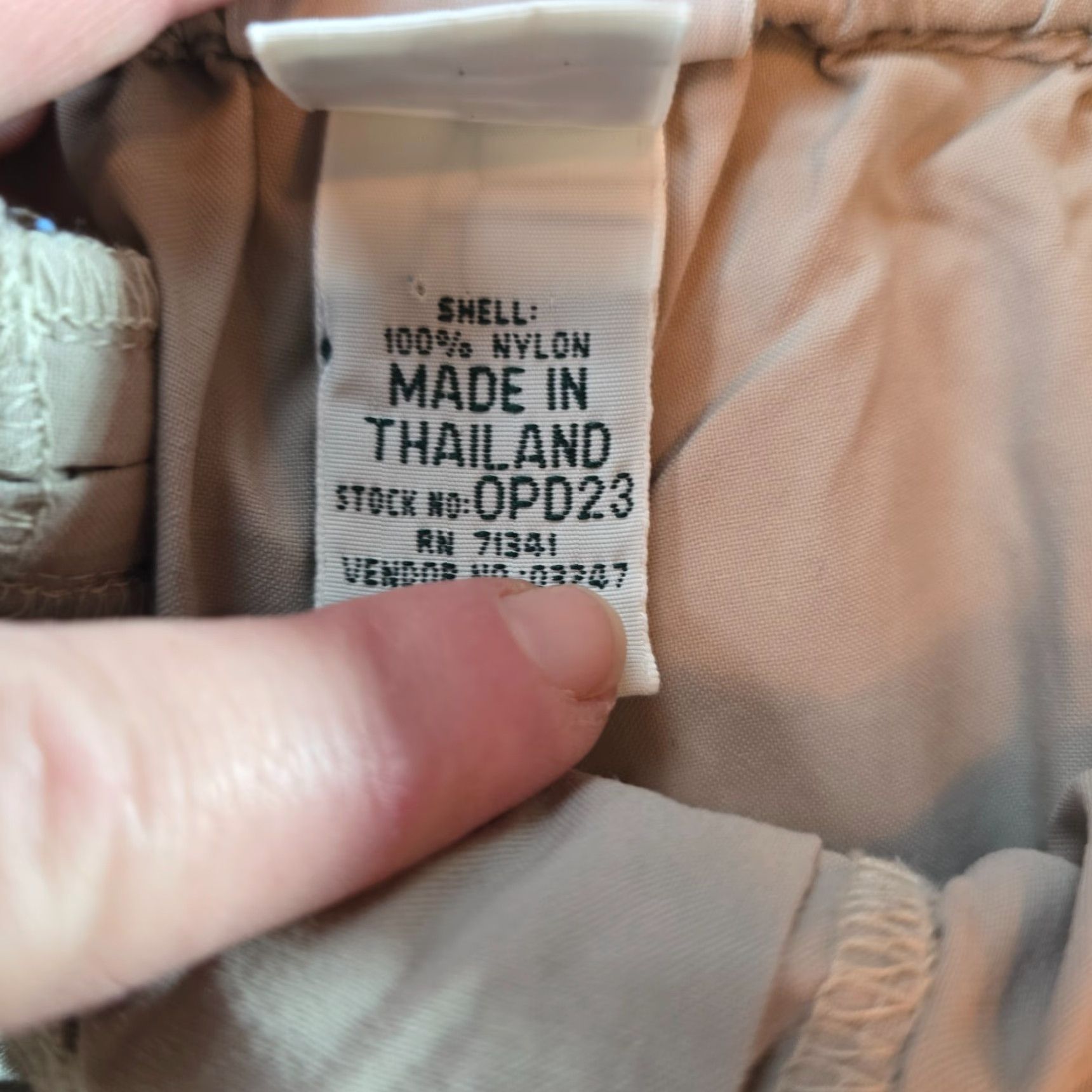 Vintage L.L. Bean Pants Womens Medium Tan Nylon Cargo Convertible Hiking Outdoor Camping Knit Nylon Cargo Pants M Beige Nature 90s Womens? Size 32" / US 10 / IT 46 - 6 Thumbnail