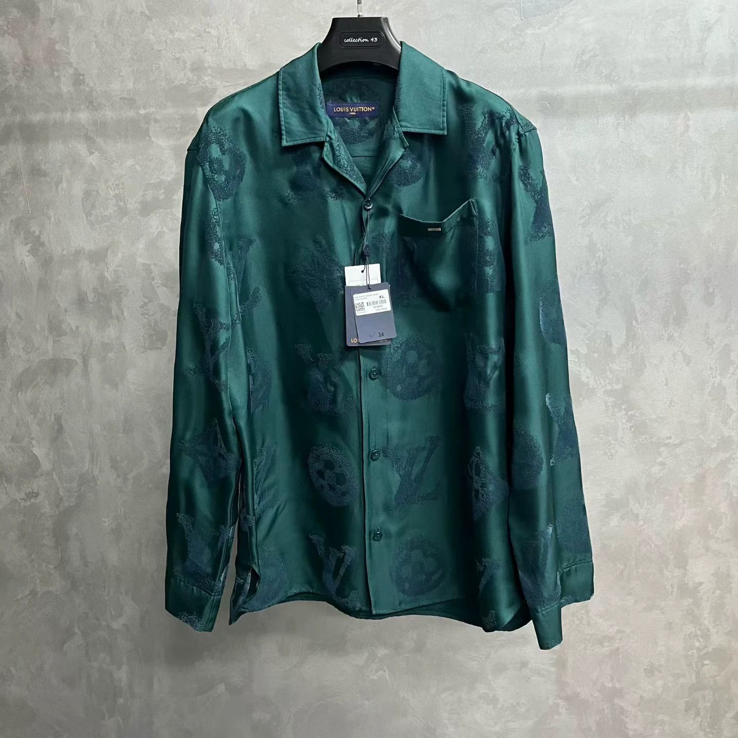Louis Vuitton Louis Vuitton Green T-Shirt XL Women Size XL / US 12-14 / IT 48-50 - 1 Thumbnail