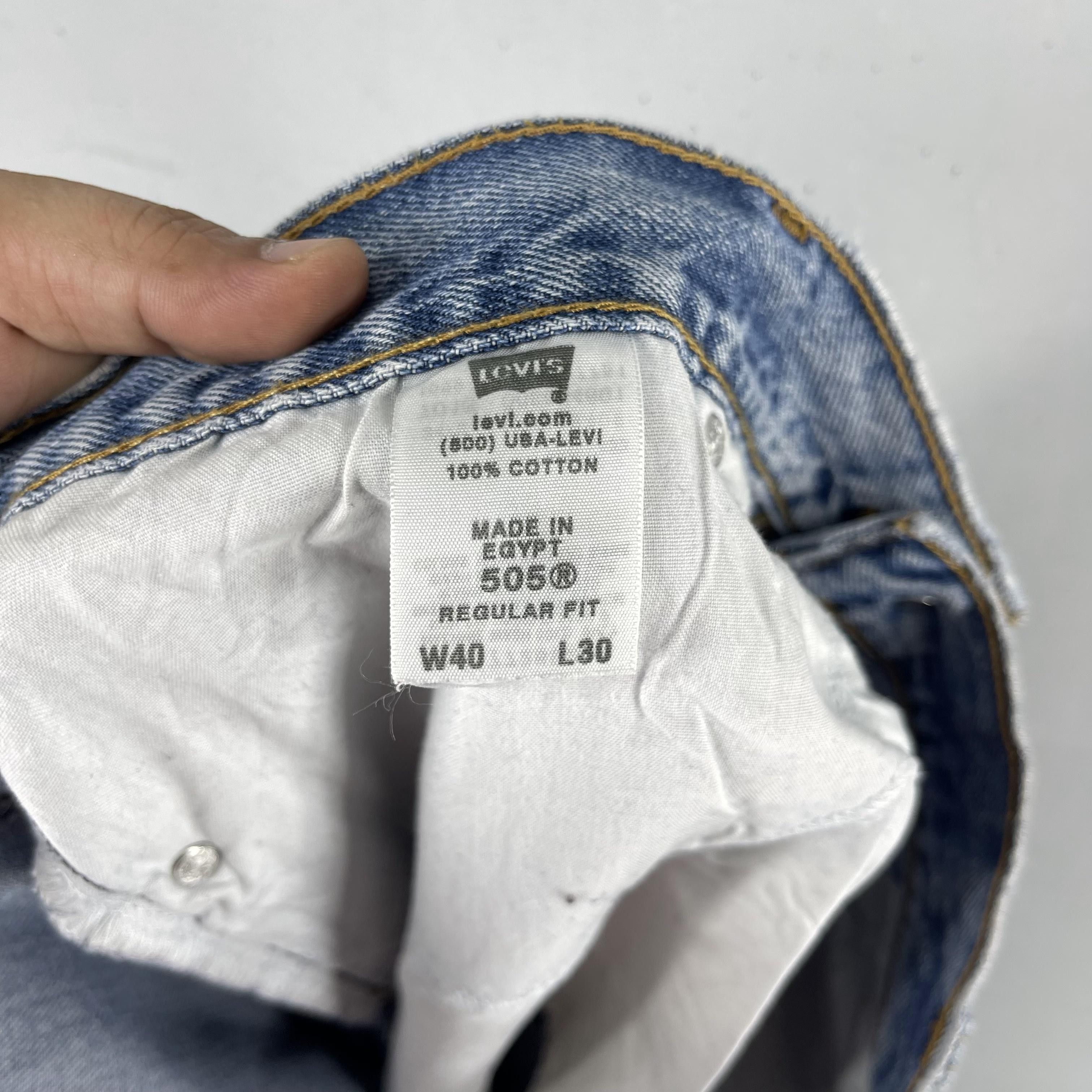 Jean × Levi's Vintage Clothing Size 39 Vintage Y2K Levis 505 Distressed Ripped Jeans Size US 39 - 6 Thumbnail