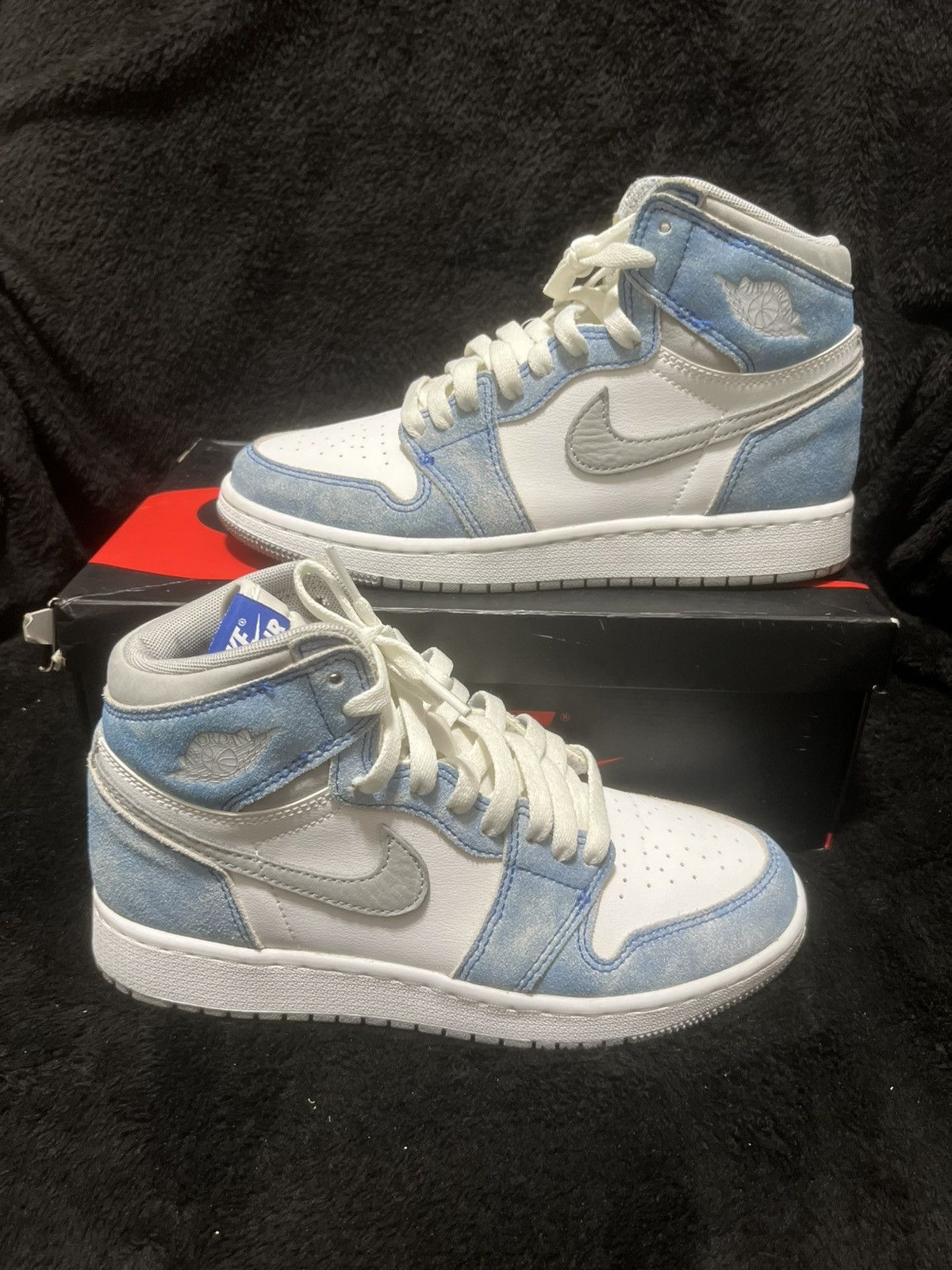 Jordan Brand × Nike Air Jordan 1 Retro High OG 'Hyper Royal' Size US 5.5 / EU 38 - 2 Thumbnail