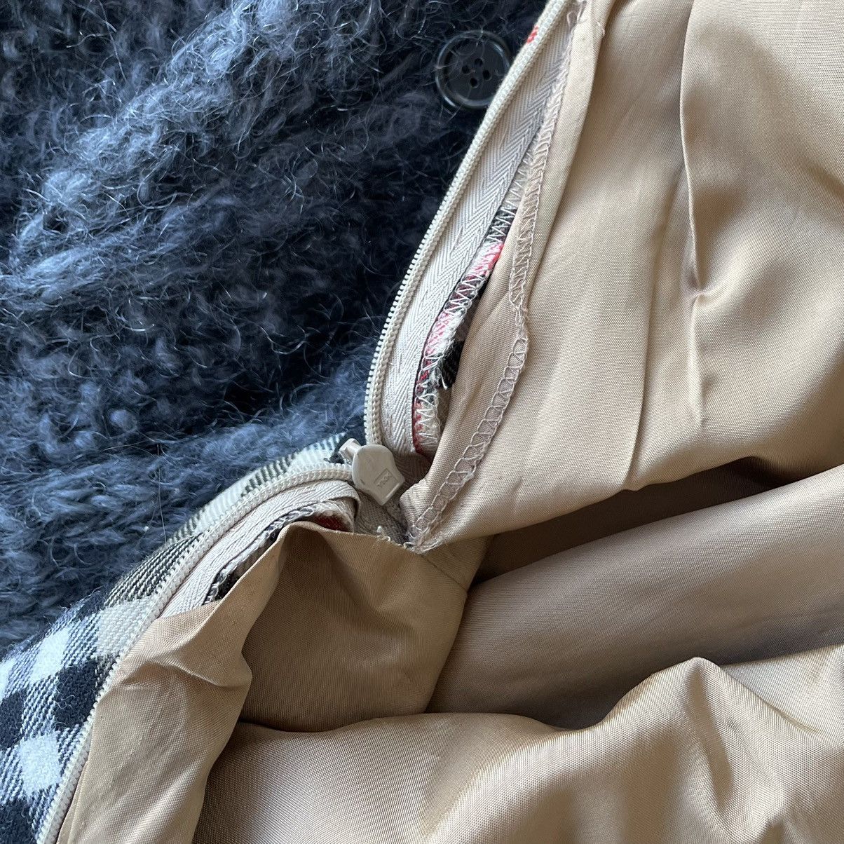 Burberry Vintage 90’s Burberrys 100% Wool Midi Skirt nova check Size 27" / US 4 / IT 40 - 9 Thumbnail