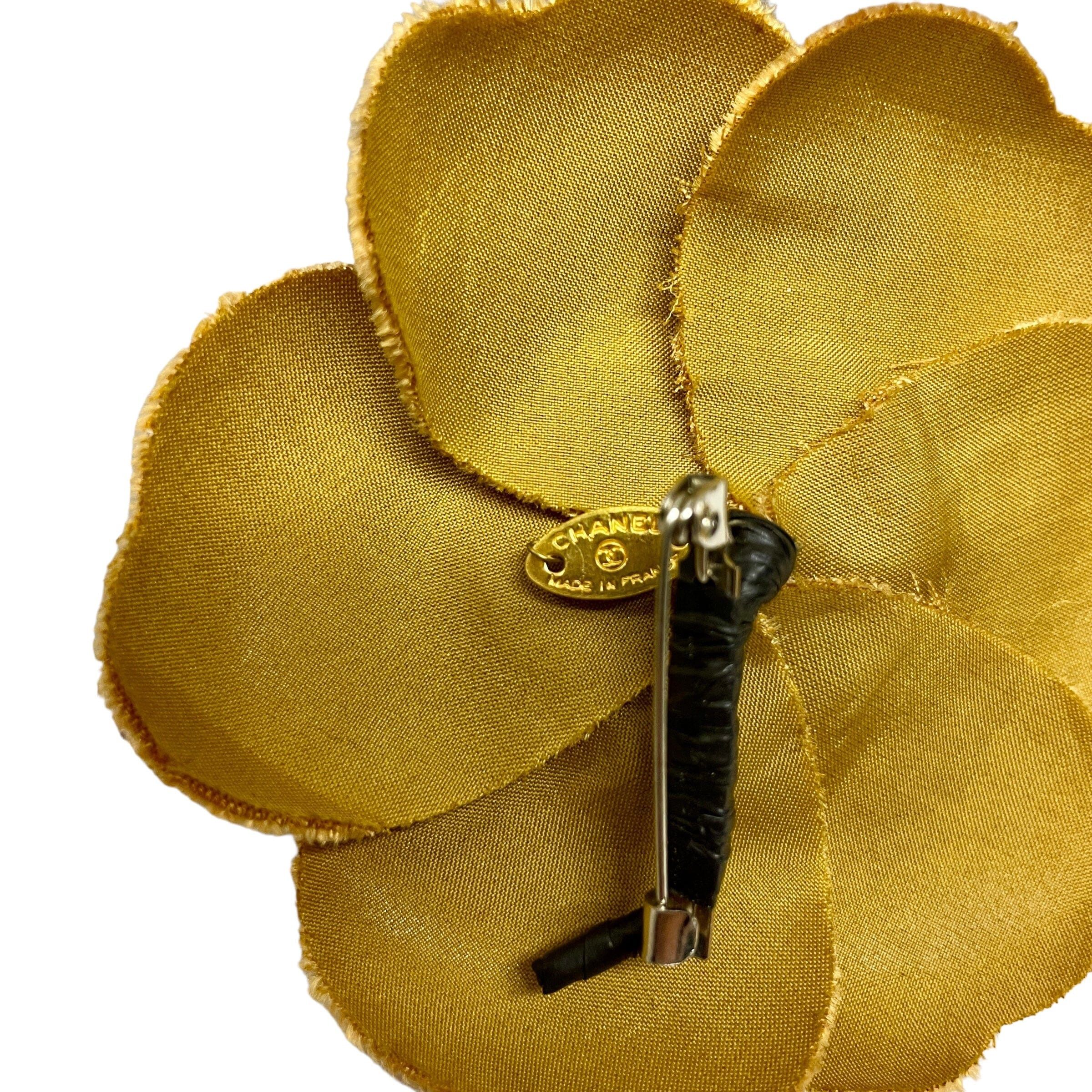 Chanel Vintage Chanel Camellia Gold Velvet Brooch Made In France Size ONE SIZE - 3 Thumbnail
