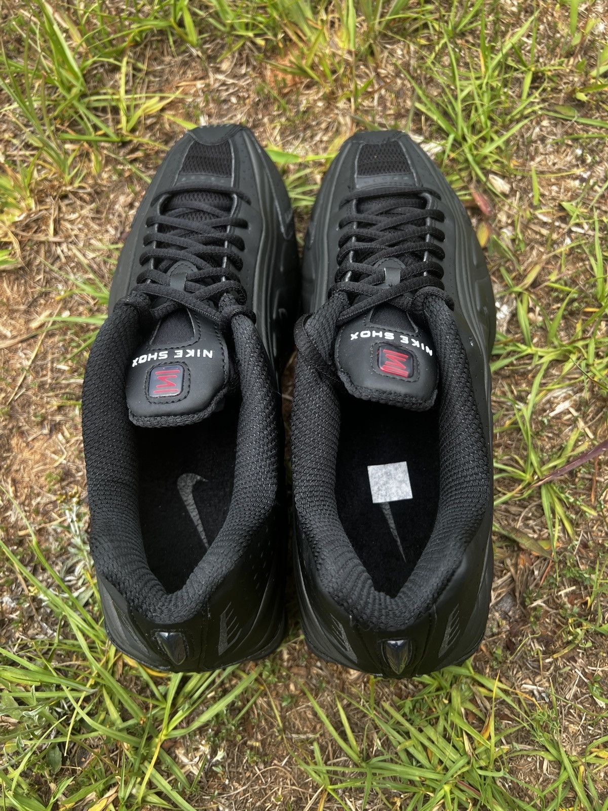 Nike CLEAN Nike size 10.5 Mens Shox R4 Triple Black shoes Size US 10.5 / EU 43-44 - 7 Thumbnail