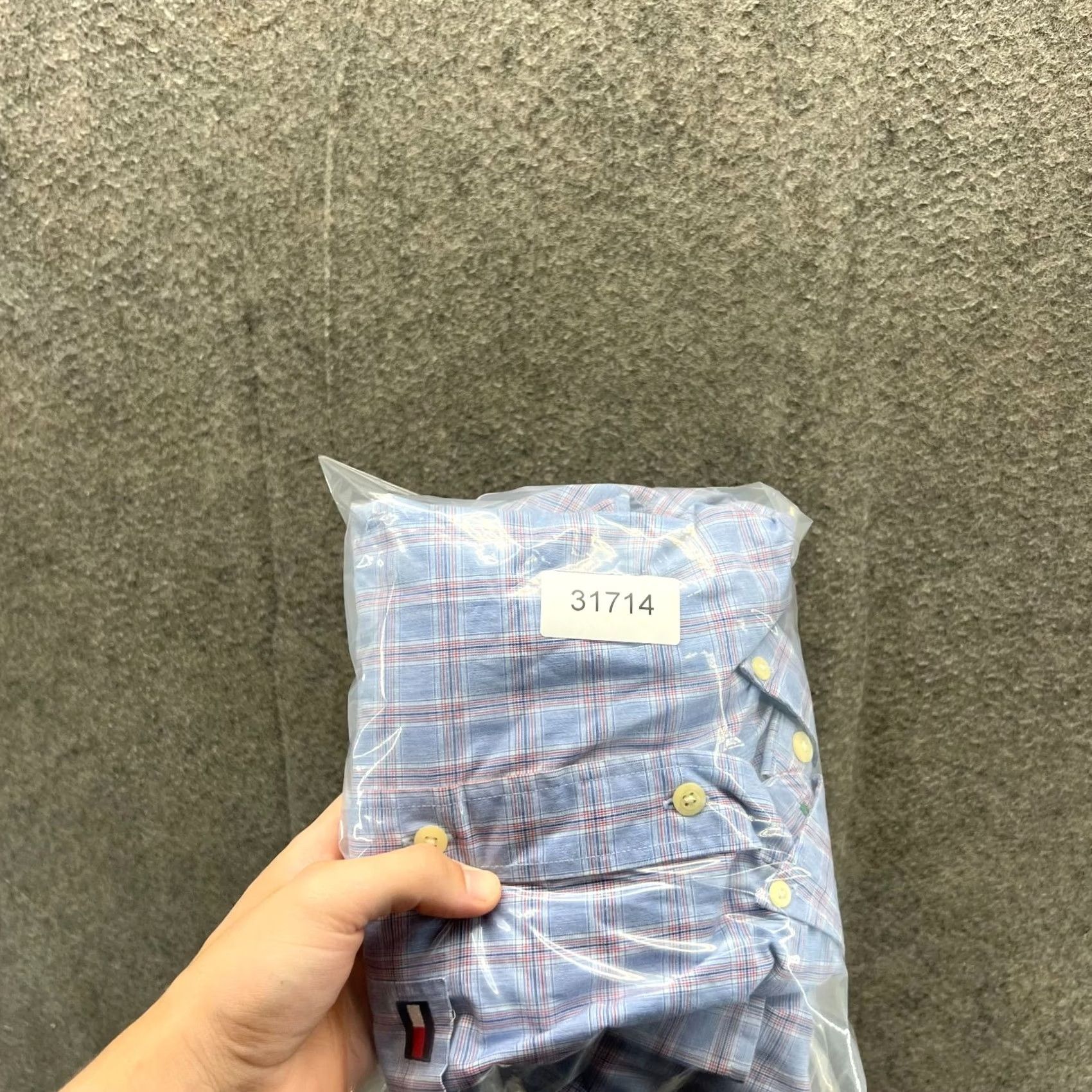 Tommy Hilfiger VINTAGE Tommy Hilfiger Shirt Mens Small Blue Pink Button Down Plaid Pocket 90s Size US S / EU 44-46 / 1 - 3 Thumbnail