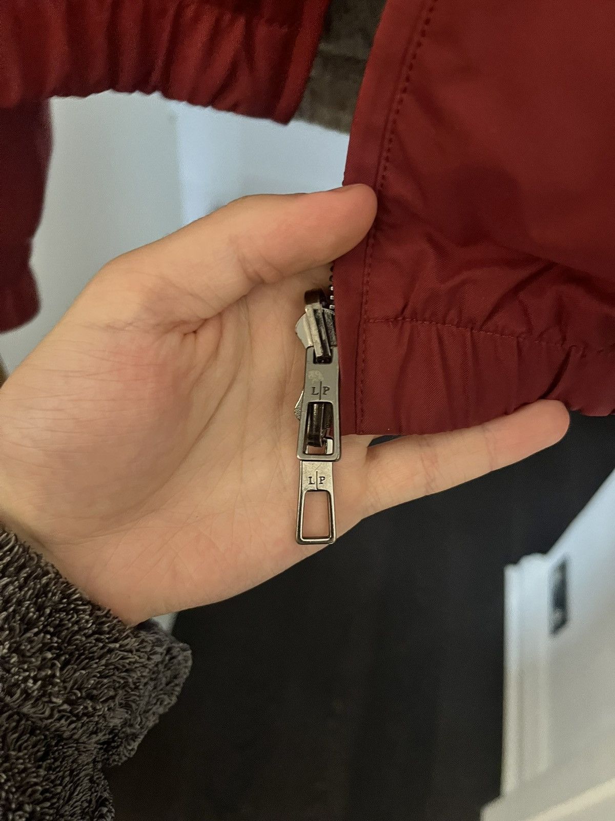 Loro Piana Loro piana burgundy cashmere reversible bomber size 50/m Size US M / EU 48-50 / 2 - 3 Thumbnail