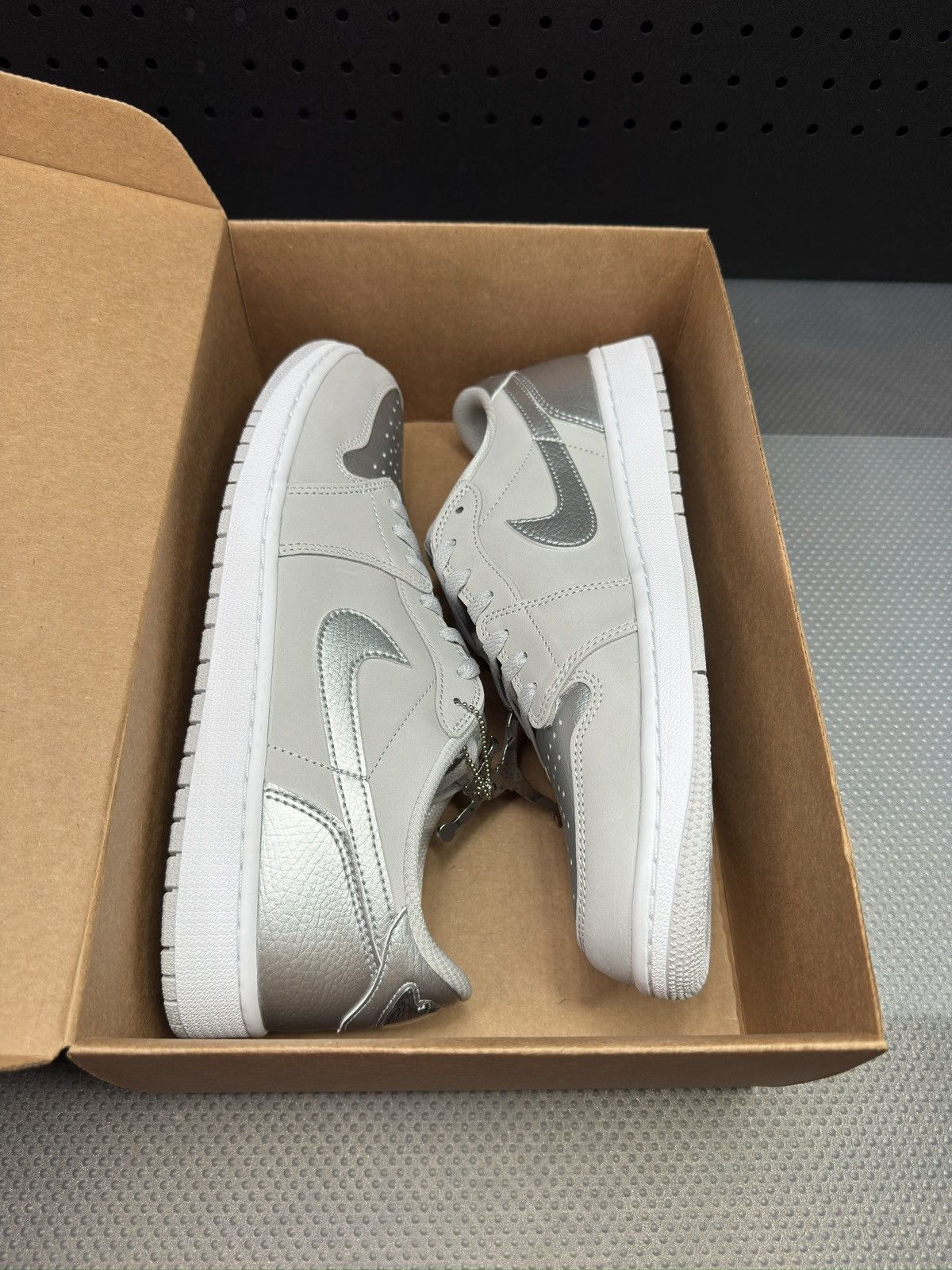 Jordan Brand Air Jordan 1 Low Retro Size US 12.5 / EU 45-46 - 2 Thumbnail