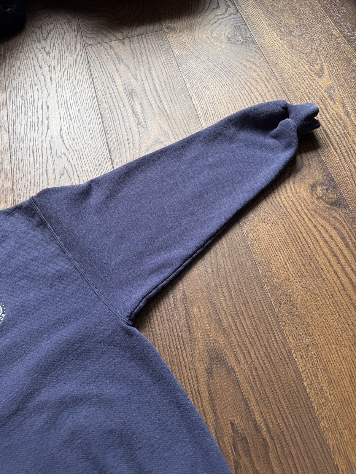 Vintage Vintage 90s Disney Vacation Club Crewneck Sweatshirt Size US L / EU 52-54 / 3 - 5 Thumbnail