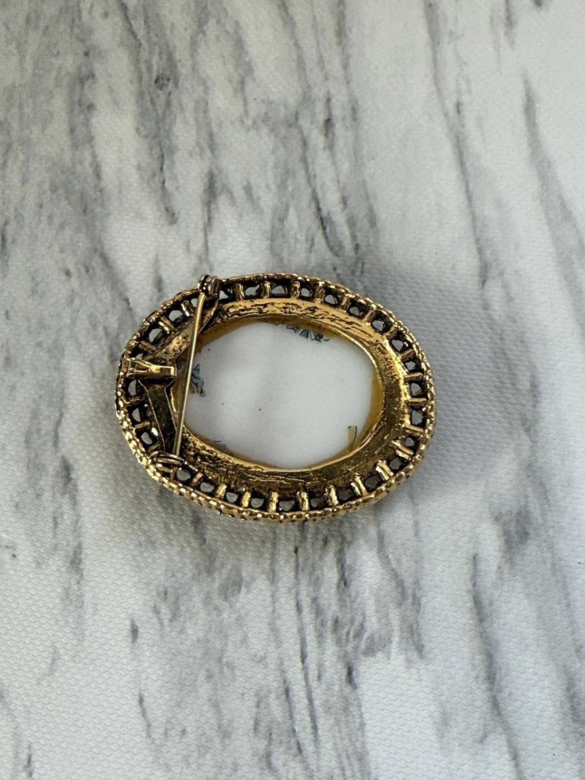 Unknown London Vintage Gold Tone Enamel Brooch 1960s/1970s Mid-Century Size ONE SIZE - 2 Thumbnail