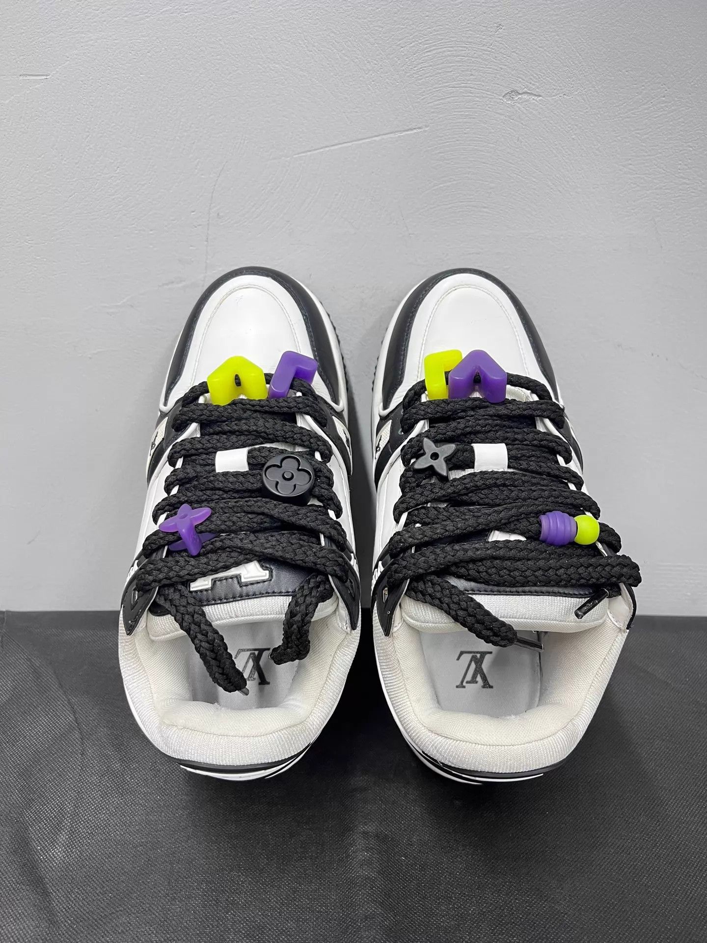 Louis Vuitton LV Trainer Maxi Low-Top B&W 6/40 Like New Size US 7 / EU 40 - 4 Thumbnail