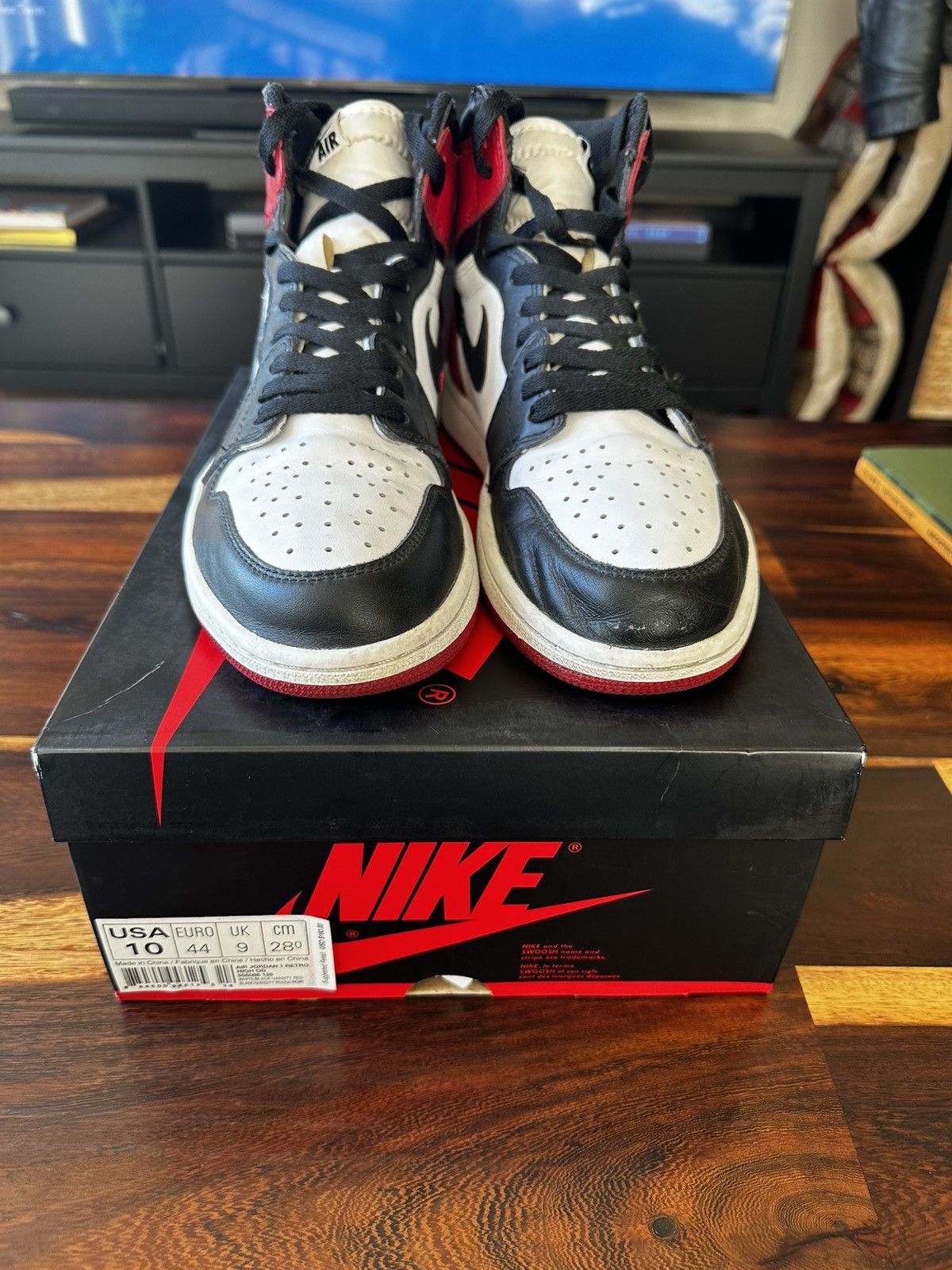 Jordan Brand Jordan 1 Black Toe 2016 Size US 10 / EU 43 - 3 Thumbnail