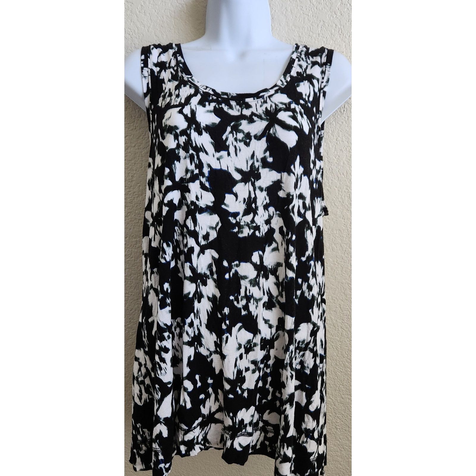 Other Simply Vera Black White Green Floral Print Top XL Sleeveless Size XL / US 12-14 / IT 48-50 - 1 Thumbnail