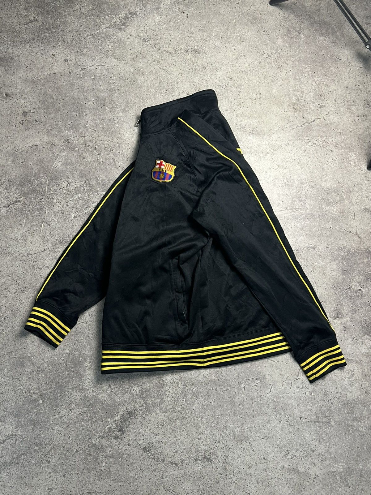 Nike Vintage Nike Barcelona track jacket size L Size US L / EU 52-54 / 3 - 2 Thumbnail