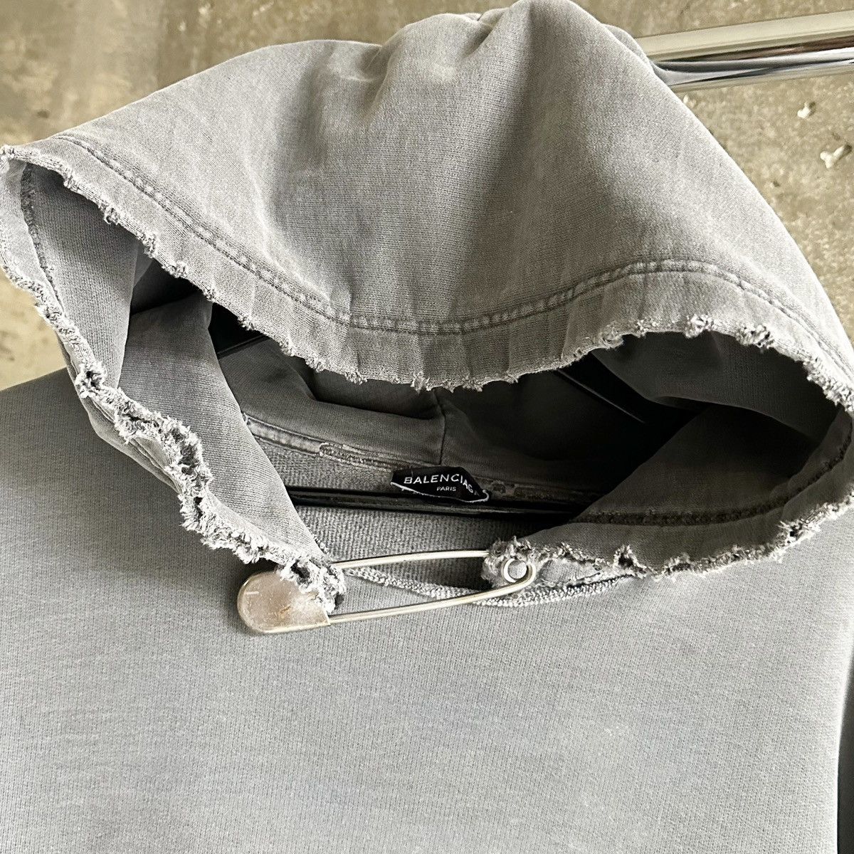 Balenciaga Balenciaga FW17 THRASHED Paris Safety Pin Hoodie Size US XL / EU 56 / 4 - 2 Thumbnail